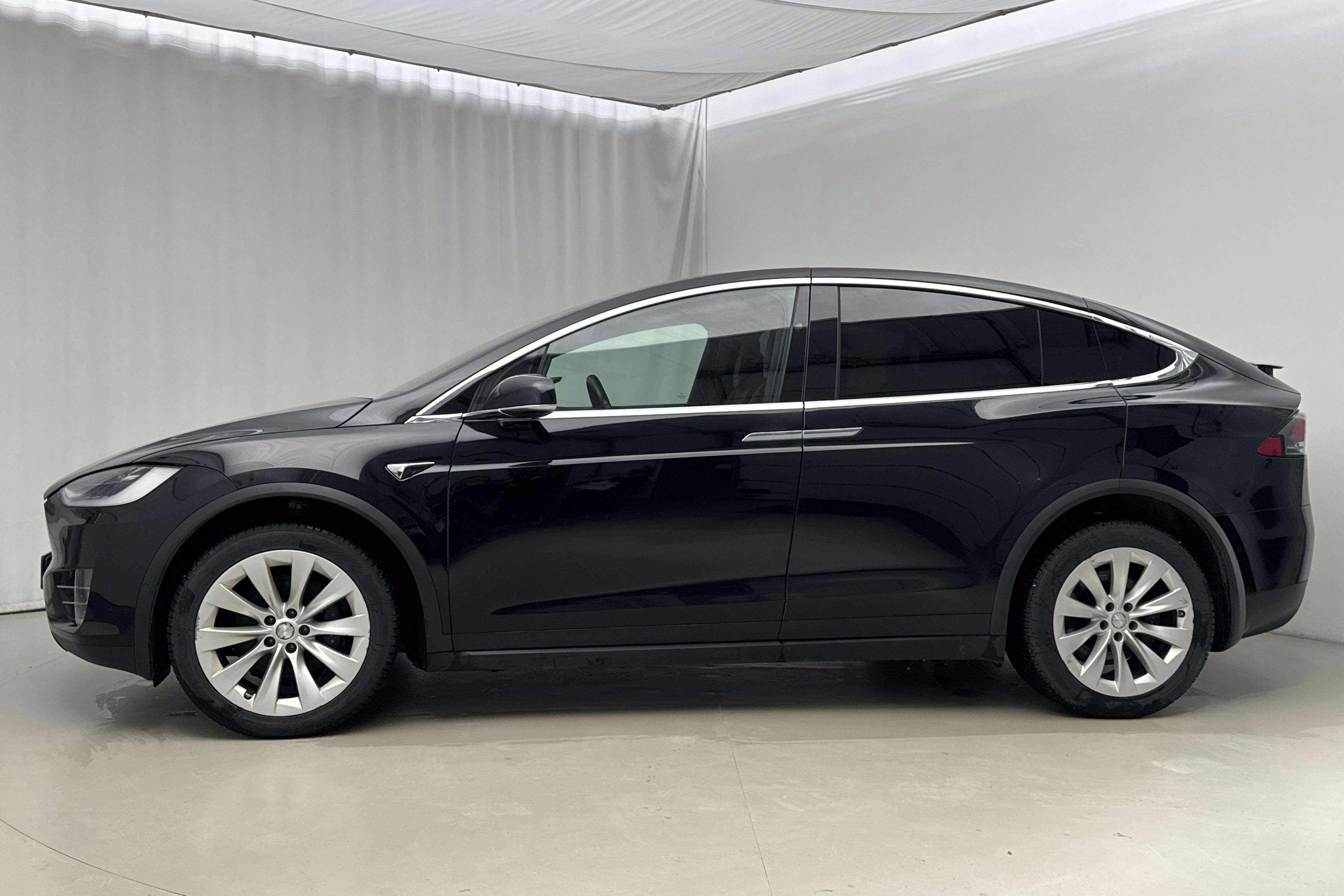 Presentationsfoto 2 av 25: Tesla Model X Dual Motor Long Range AWD - 15 204 mil - Automat - svart - 2019