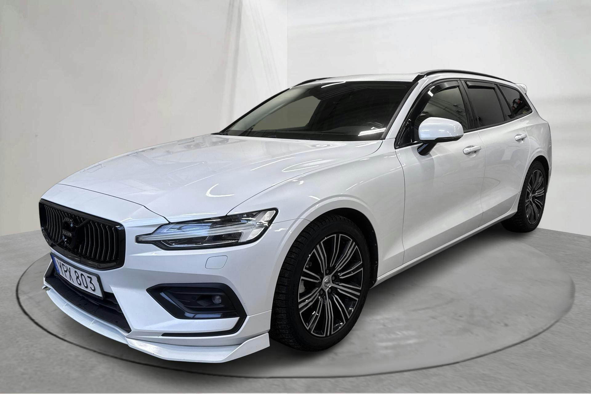Presentation photo 1 of 24: Volvo V60 T6 AWD (310hk) - 133 430 km - Automatic - white - 2019