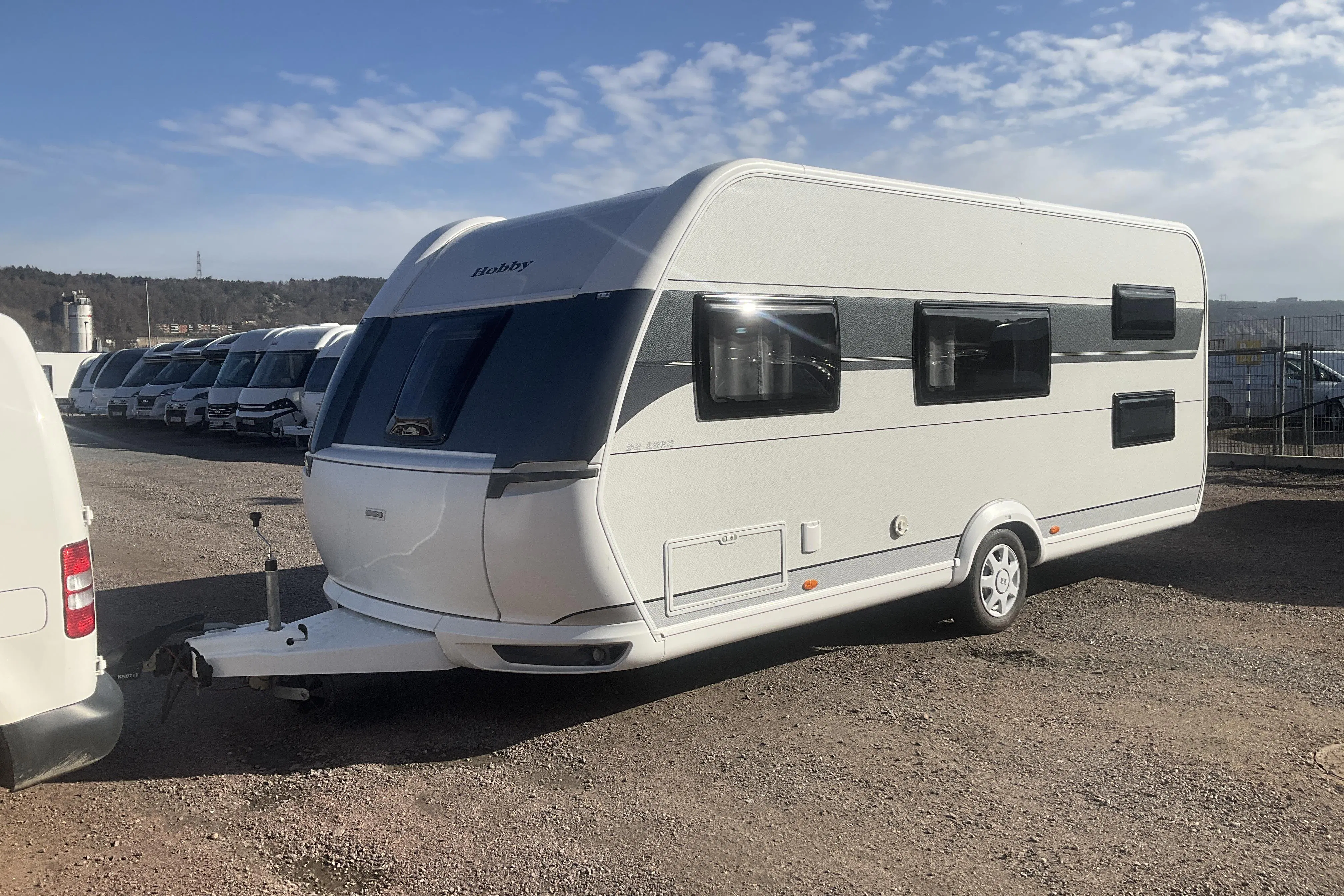 Presentationsfoto 1 av 28: Hobby 545 KMF DE LUXE Husvagn - 0 km - 2023