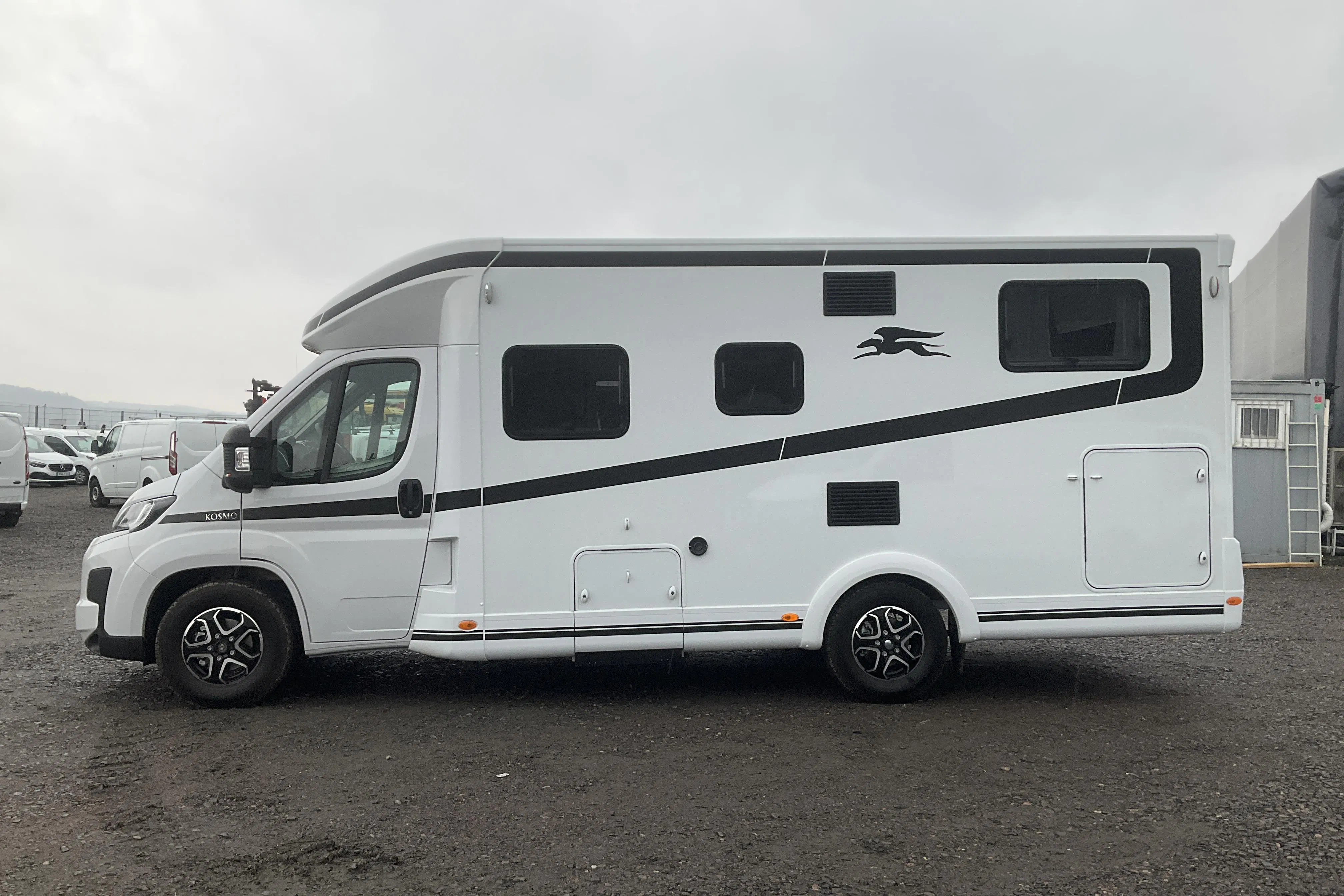 Presentationsfoto 2 av 32: FIAT LAIKA KOSMO L319 Husbil - 10 mil - Automat - vit - 2024