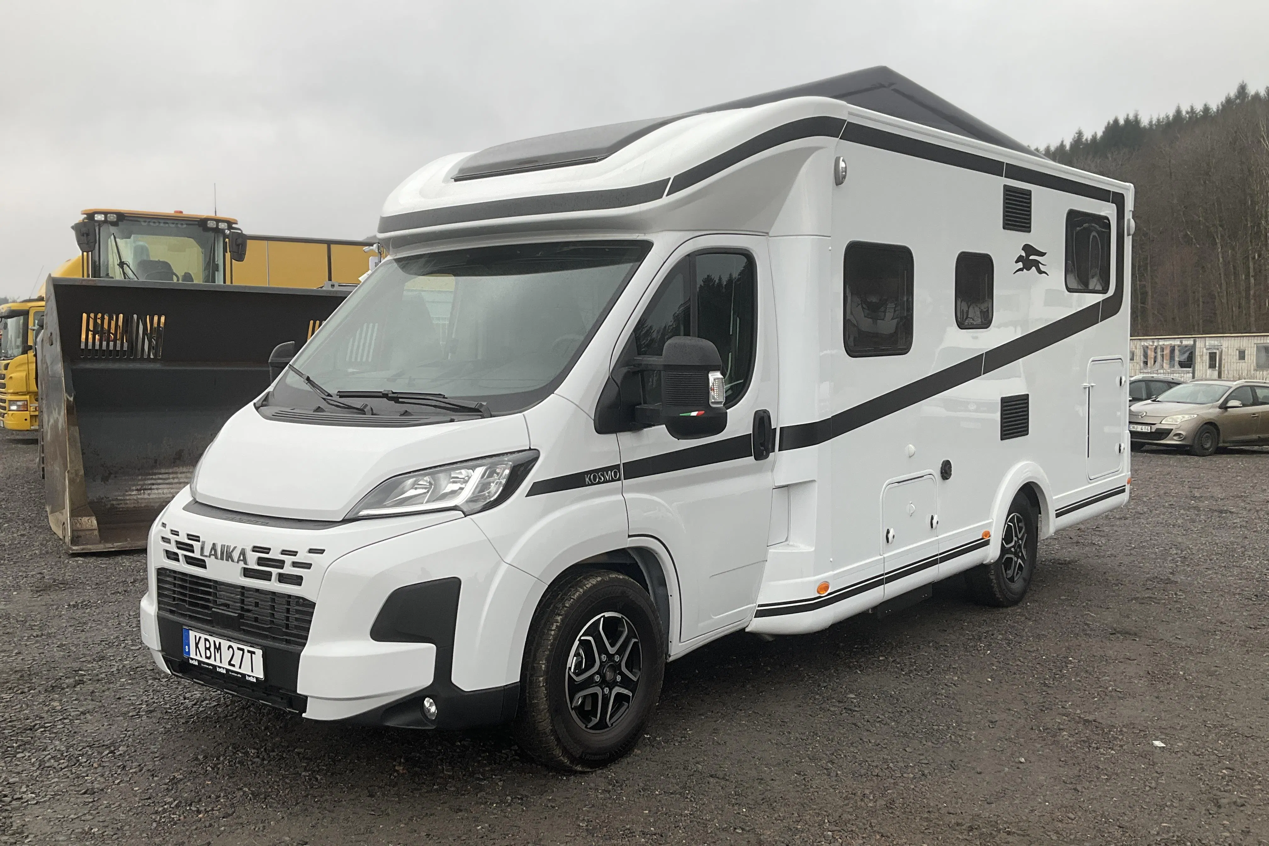 Presentationsfoto 1 av 32: FIAT LAIKA KOSMO L319 Husbil - 10 mil - Automat - vit - 2024