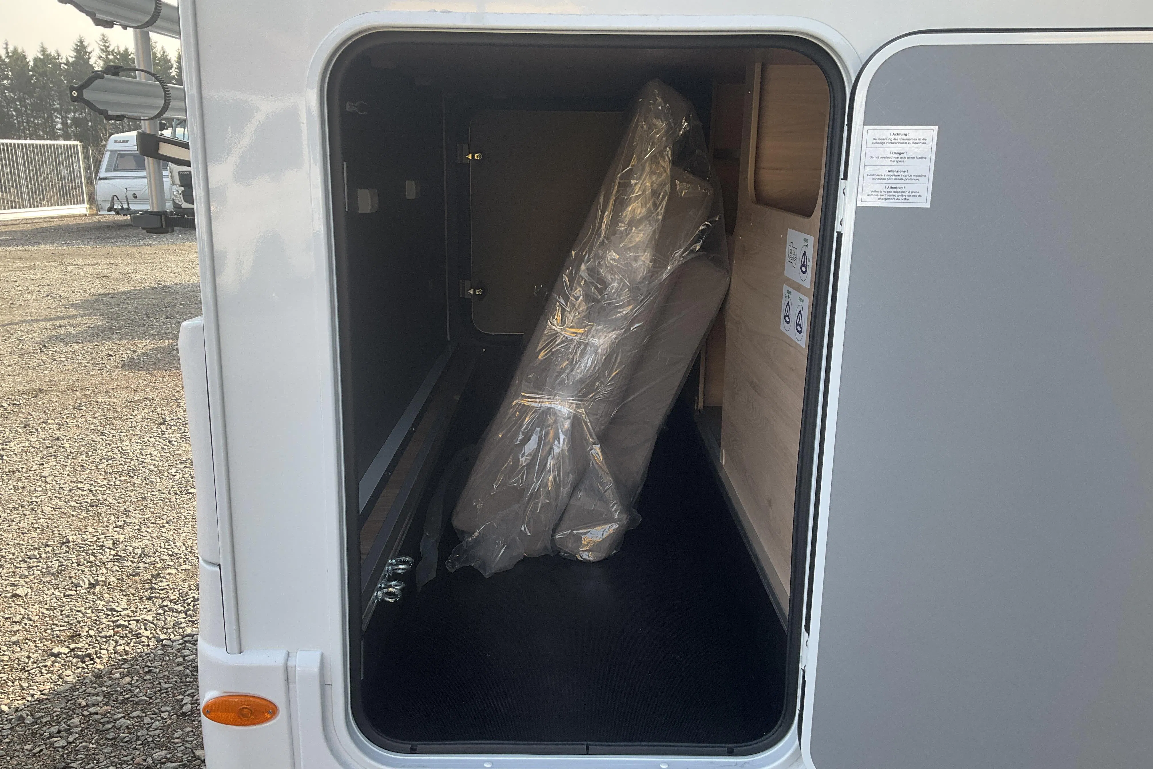 Presentationsfoto 30 av 30: FIAT Dethleffs GLOBEBUS CAMP T4 Husbil - 1 mil - Automat - vit - 2025