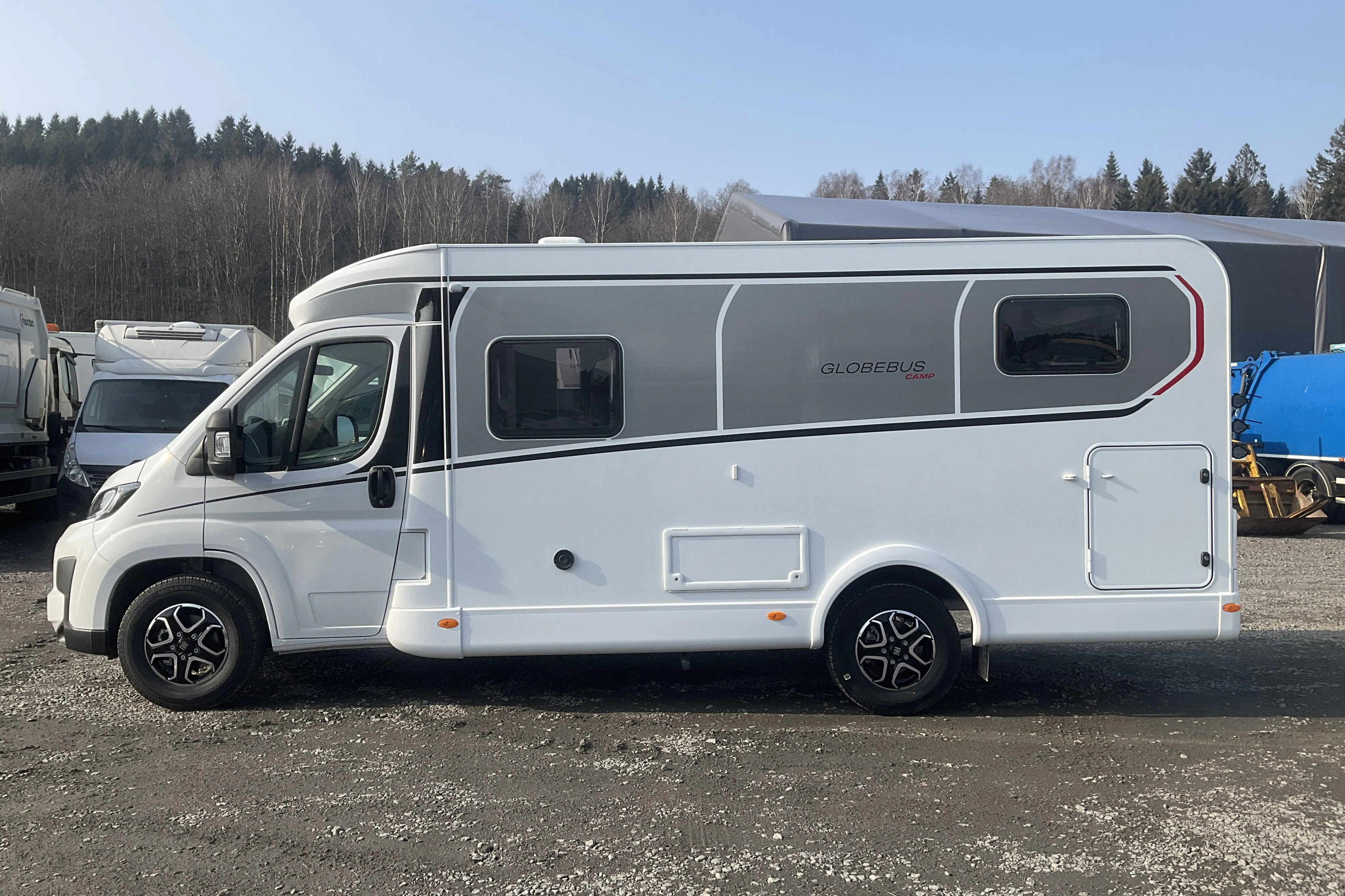 Presentationsfoto 2 av 30: FIAT Dethleffs GLOBEBUS CAMP T4 Husbil - 1 mil - Automat - vit - 2025