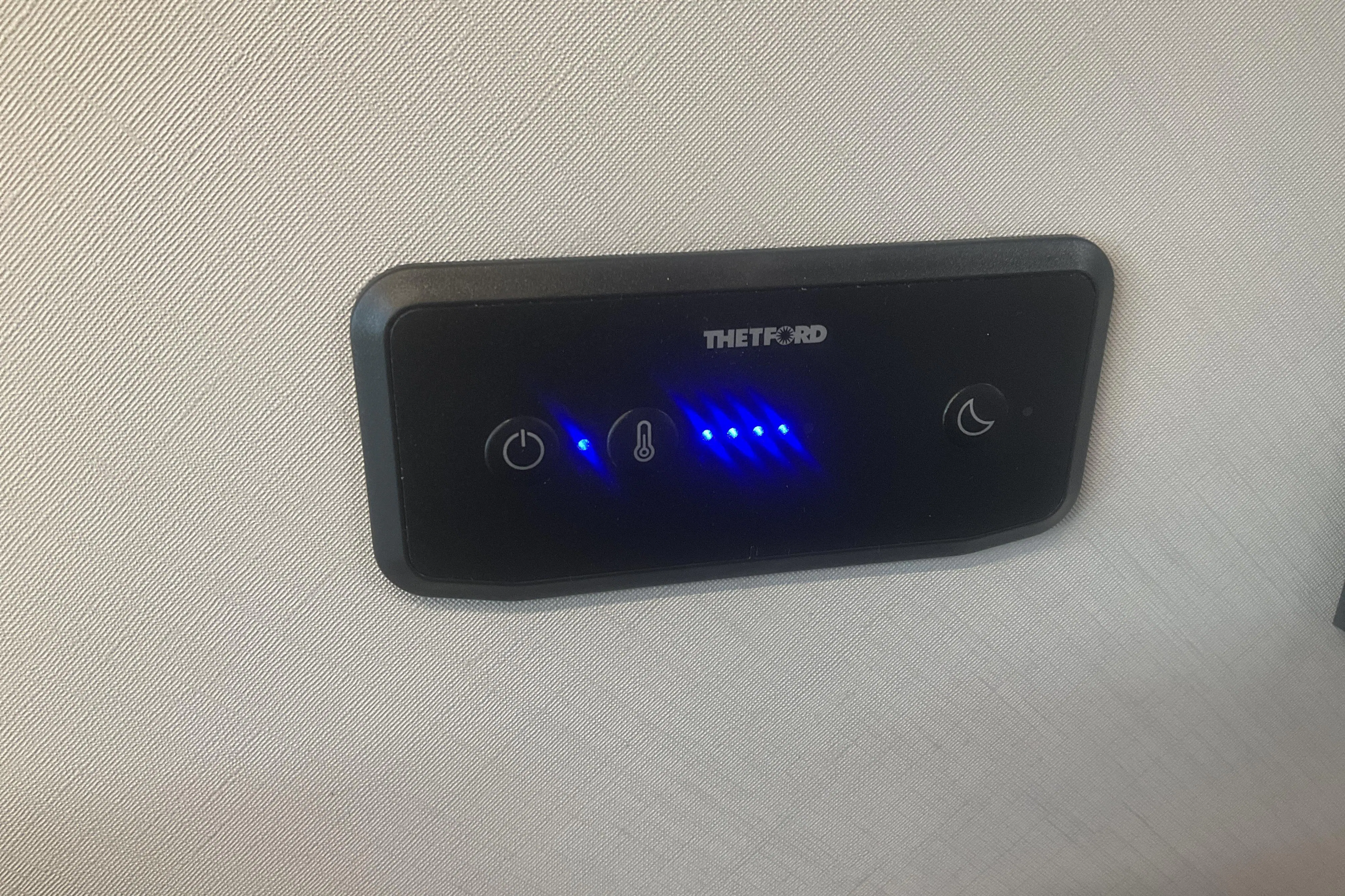 Presentationsfoto 28 av 28: FIAT Dethleffs GLOBETRAIL 600 DK Campingbil - 4 mil - Automat - grå - 2025