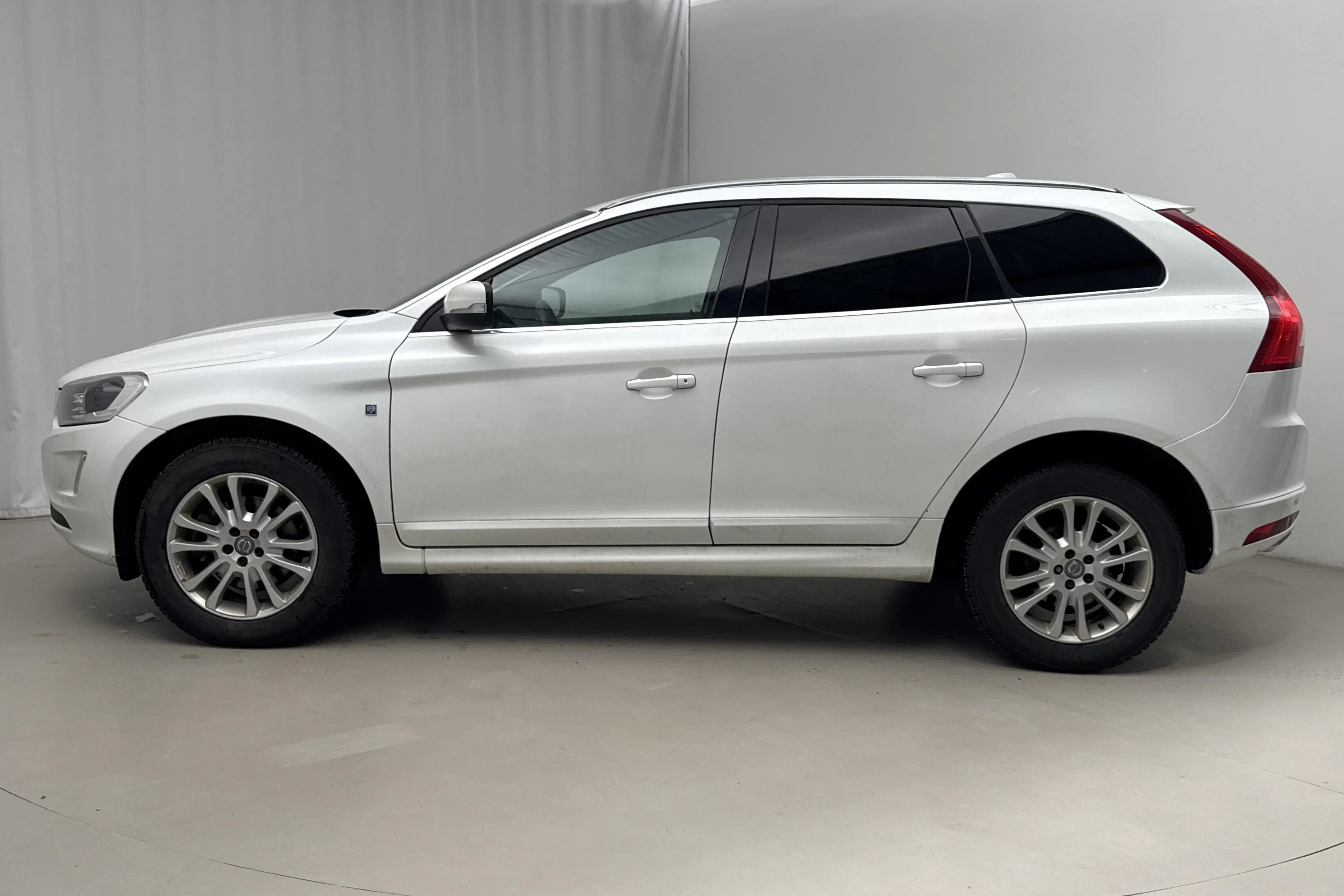 Presentation photo 2 of 15: Volvo XC60 D4 2WD (190hk) - 307 900 km - Automatic - white - 2016
