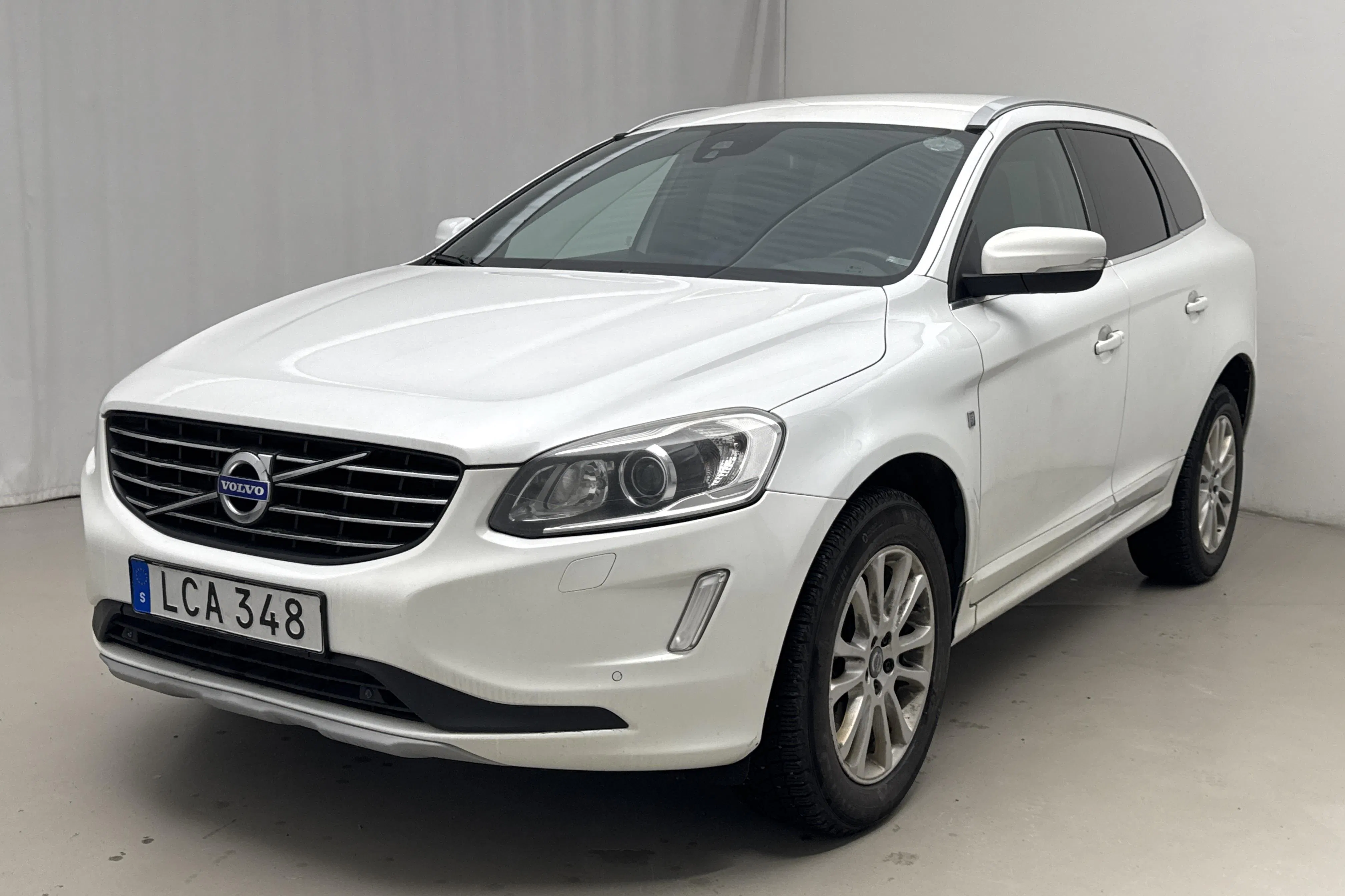 Presentation photo 1 of 15: Volvo XC60 D4 2WD (190hk) - 307 900 km - Automatic - white - 2016
