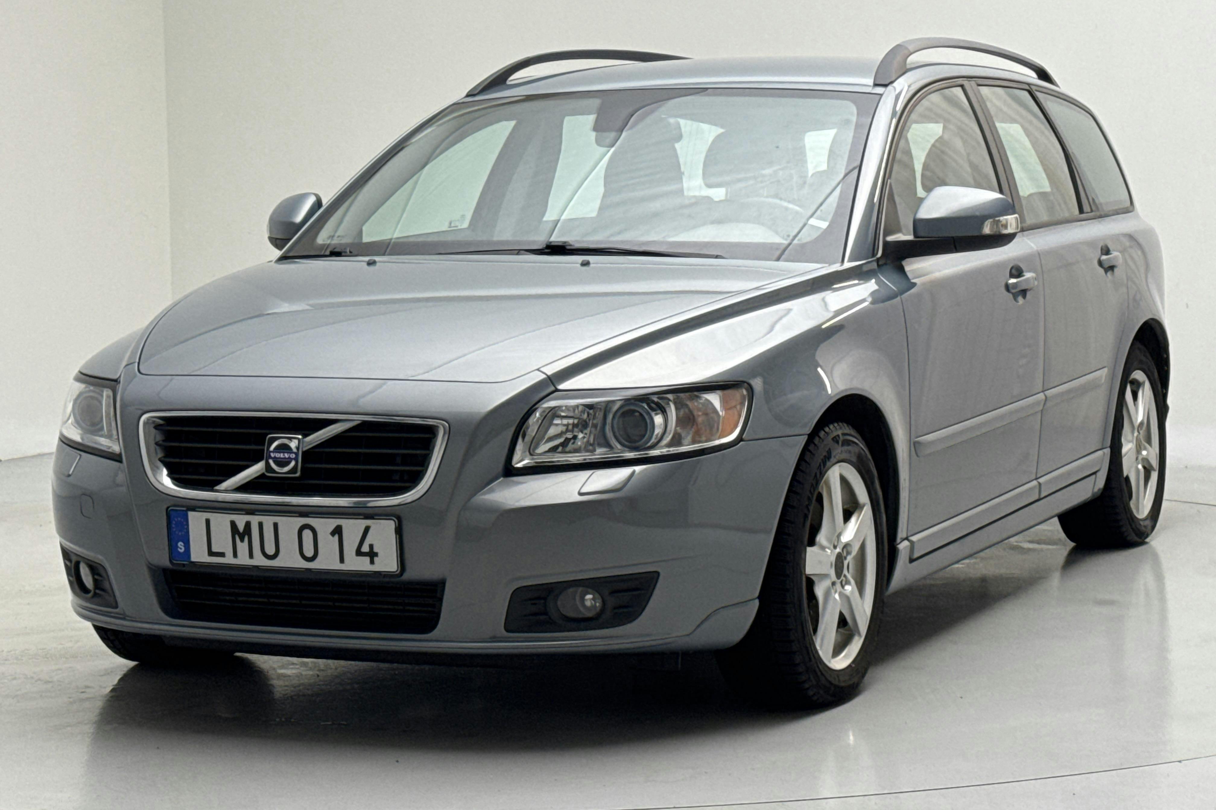 Presentation photo 1 of 13: Volvo V50 1.6D DRIVe (109hk) - 145 140 km - Manual - Light Blue - 2010