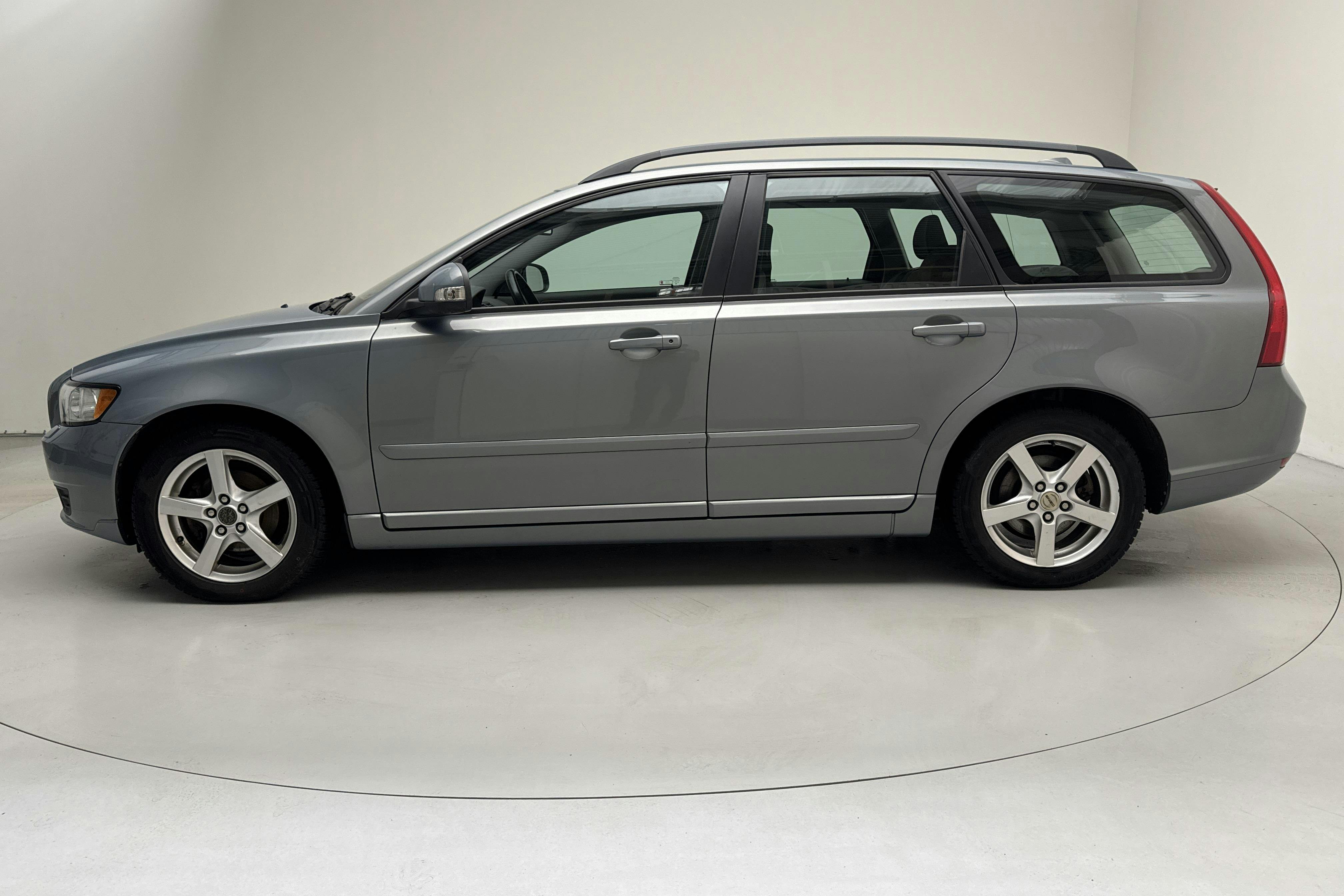 Presentation photo 2 of 13: Volvo V50 1.6D DRIVe (109hk) - 145 140 km - Manual - Light Blue - 2010
