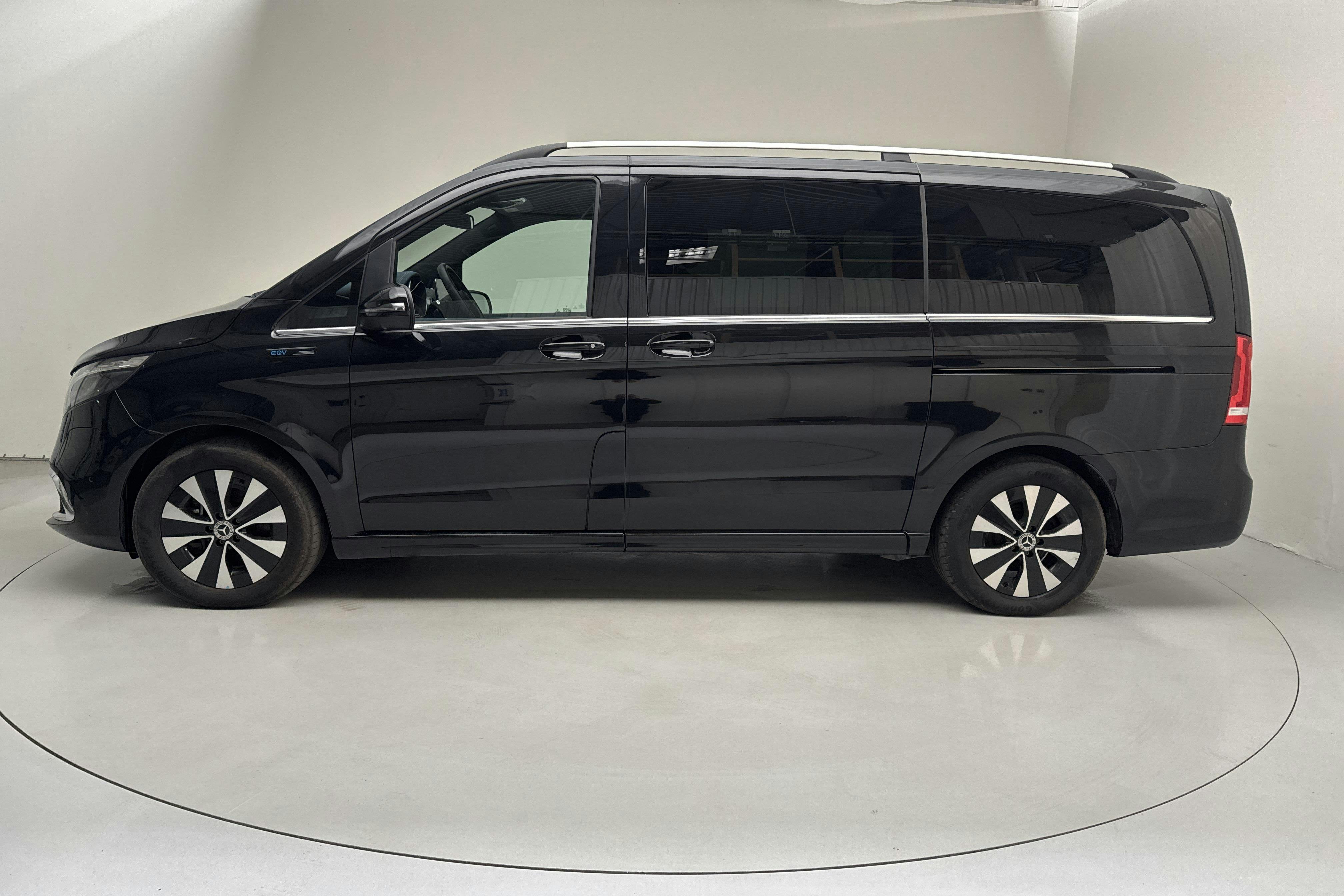 Esitlusfoto 2 aadressil 24: Mercedes EQV 300 (204hk) - 58 870 km - Automaatne - must - 2022