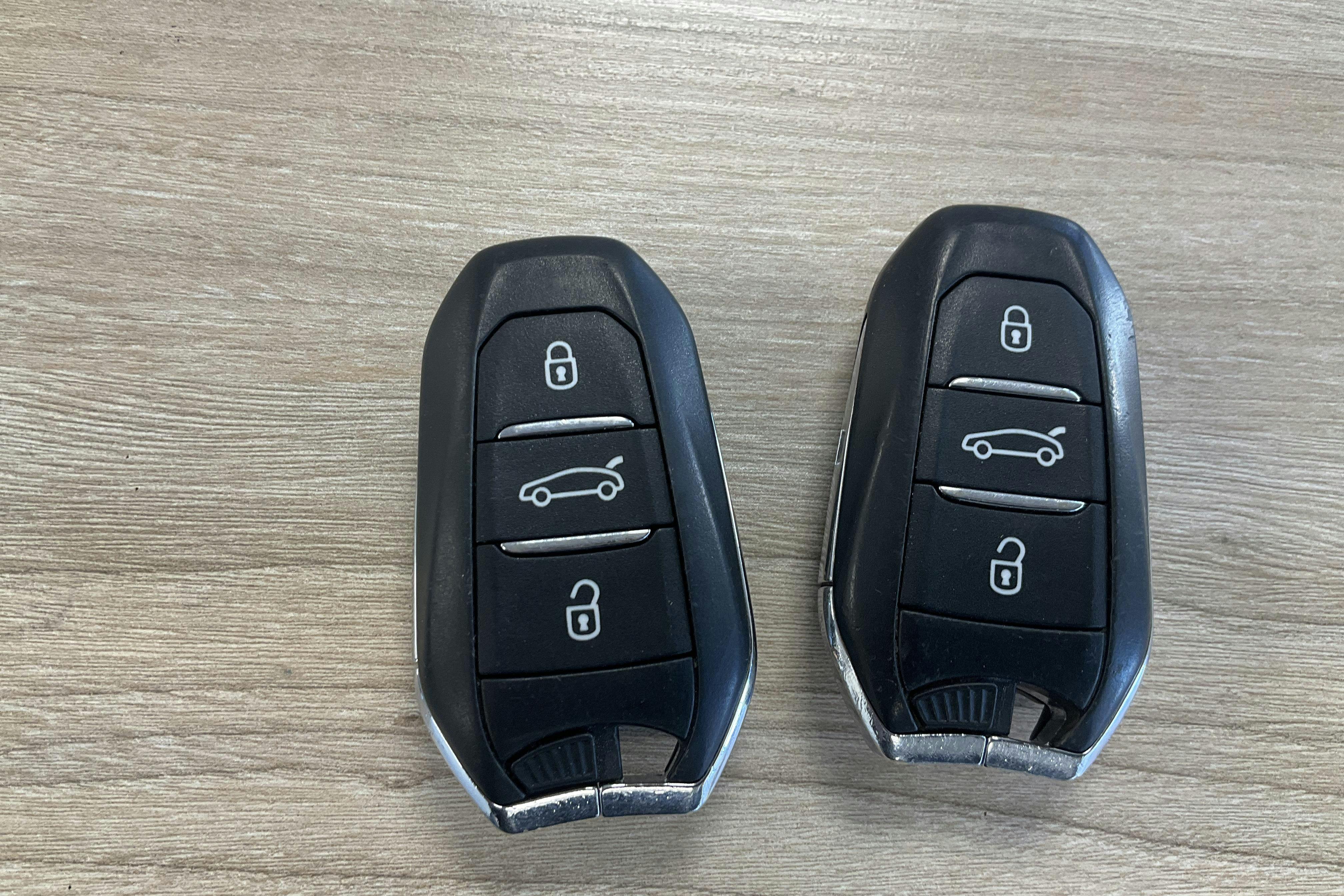 Presentationsfoto 14 av 14: Citroën DS5 2.0 HDi (163hk) - 23 276 mil - Automat - svart - 2012