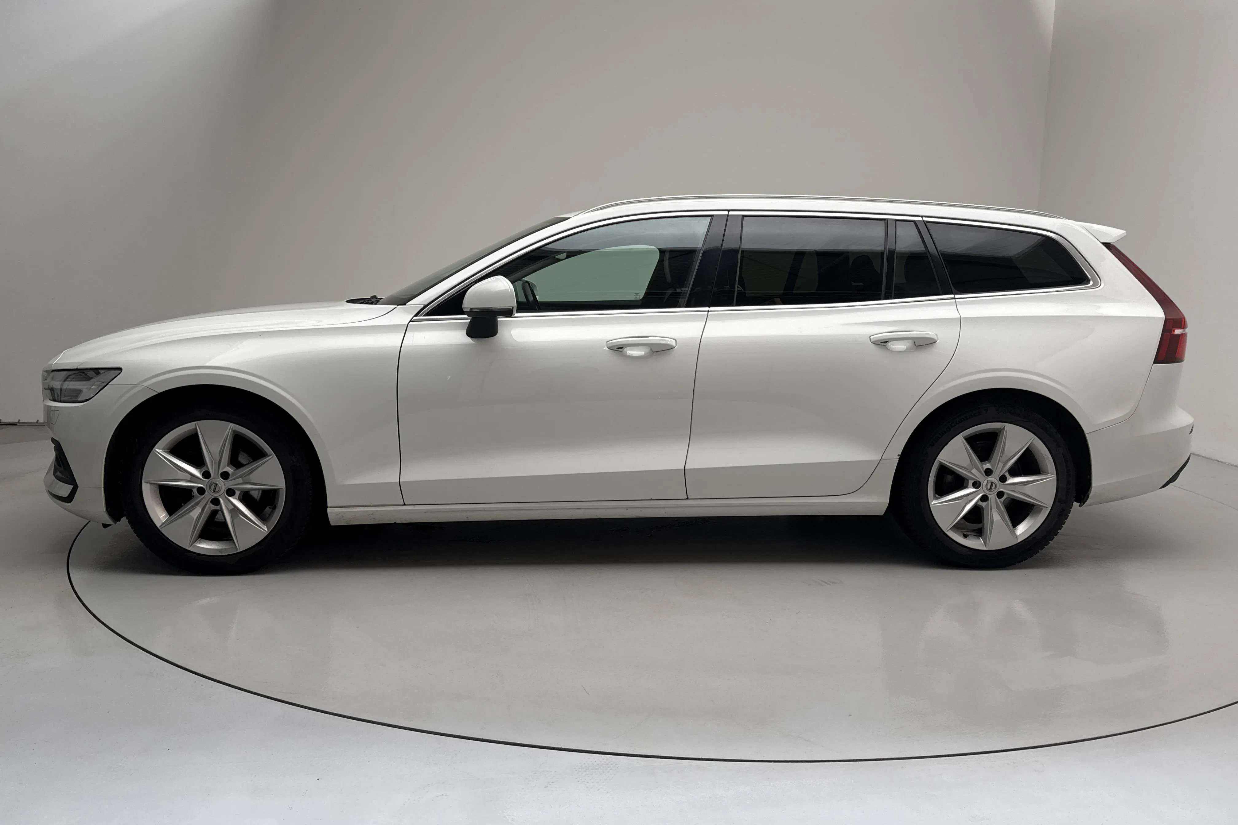 Presentation photo 2 of 13: Volvo V60 D4 (190hk) - 177 150 km - Automatic - white - 2019