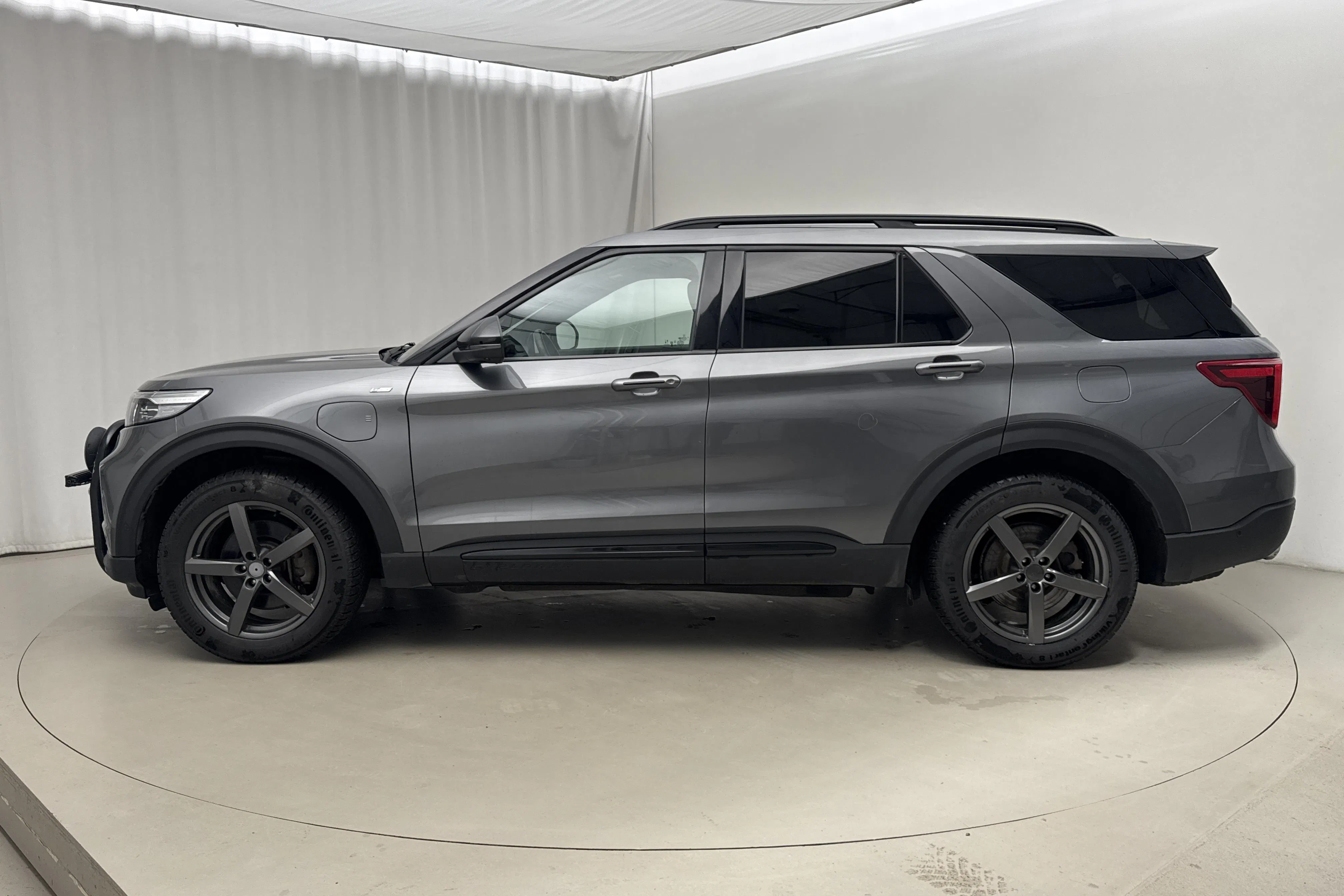 Presentation photo 2 of 31: Ford Explorer 3.0T EcoBoost (457hk) - 119 520 km - Automatic - gray - 2022