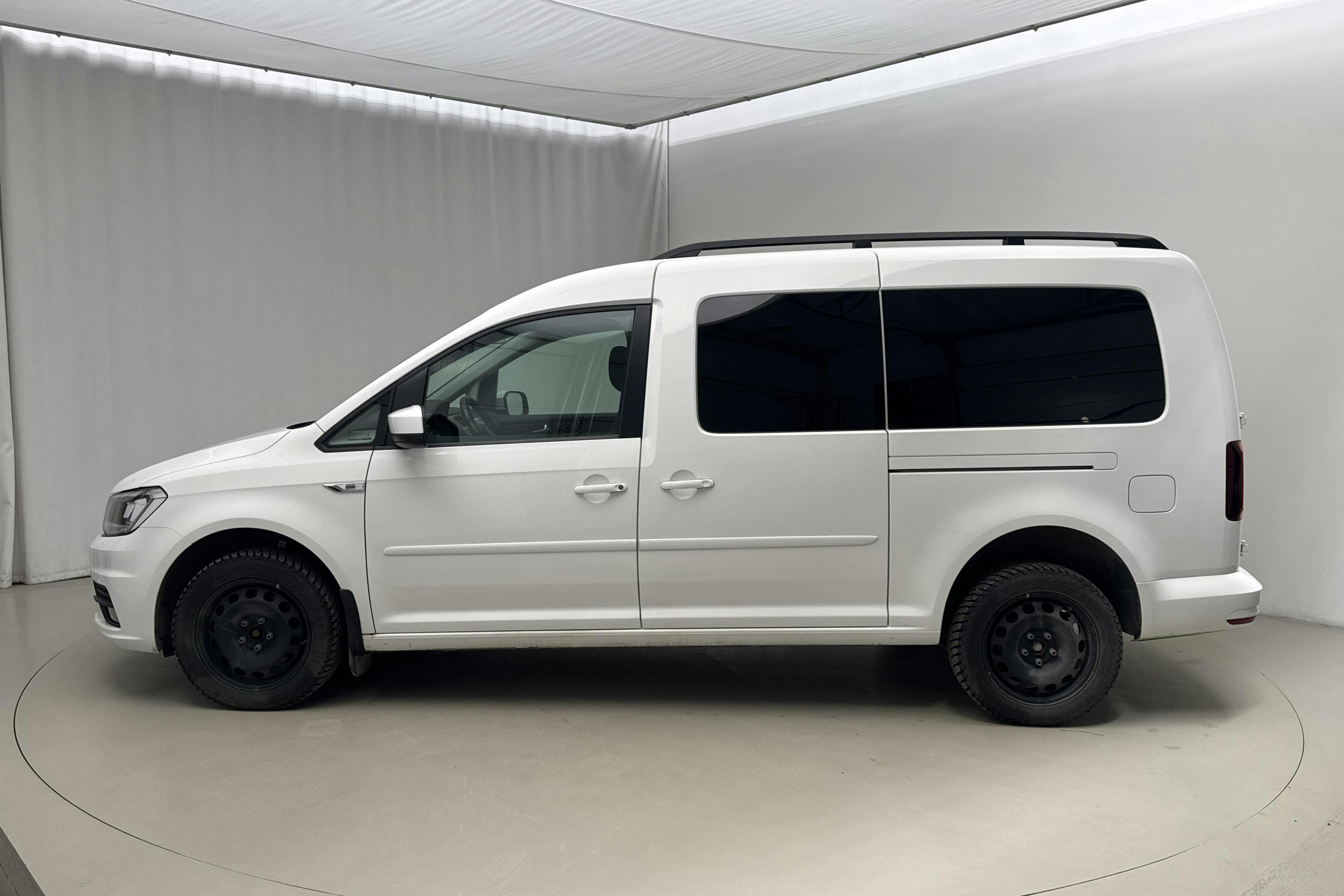 Presentationsfoto 2 av 16: VW Caddy 2.0 TDI Maxi 4MOTION (150hk) - 3 534 mil - Automat - vit - 2020