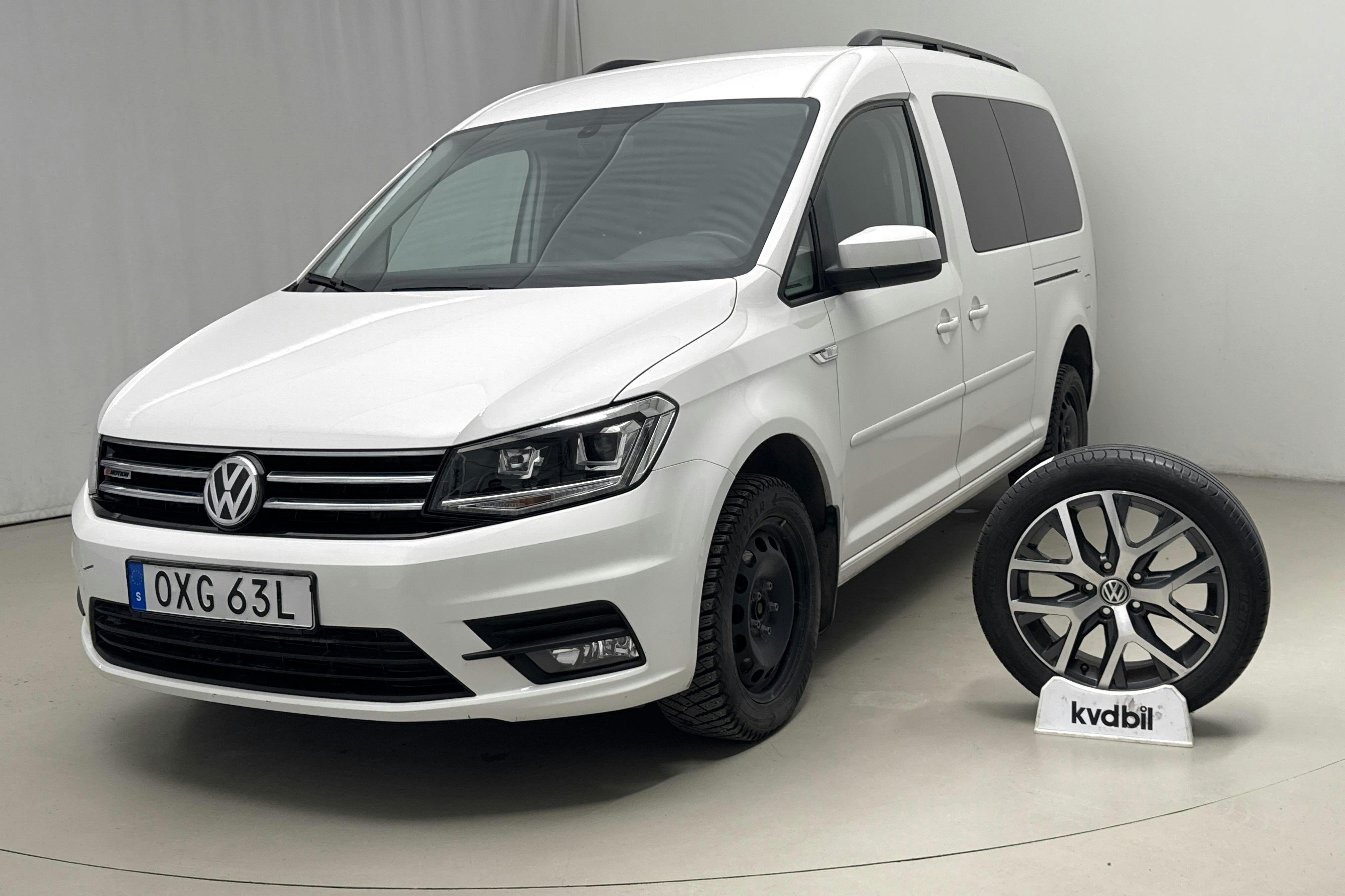 Presentationsfoto 1 av 16: VW Caddy 2.0 TDI Maxi 4MOTION (150hk) - 3 534 mil - Automat - vit - 2020