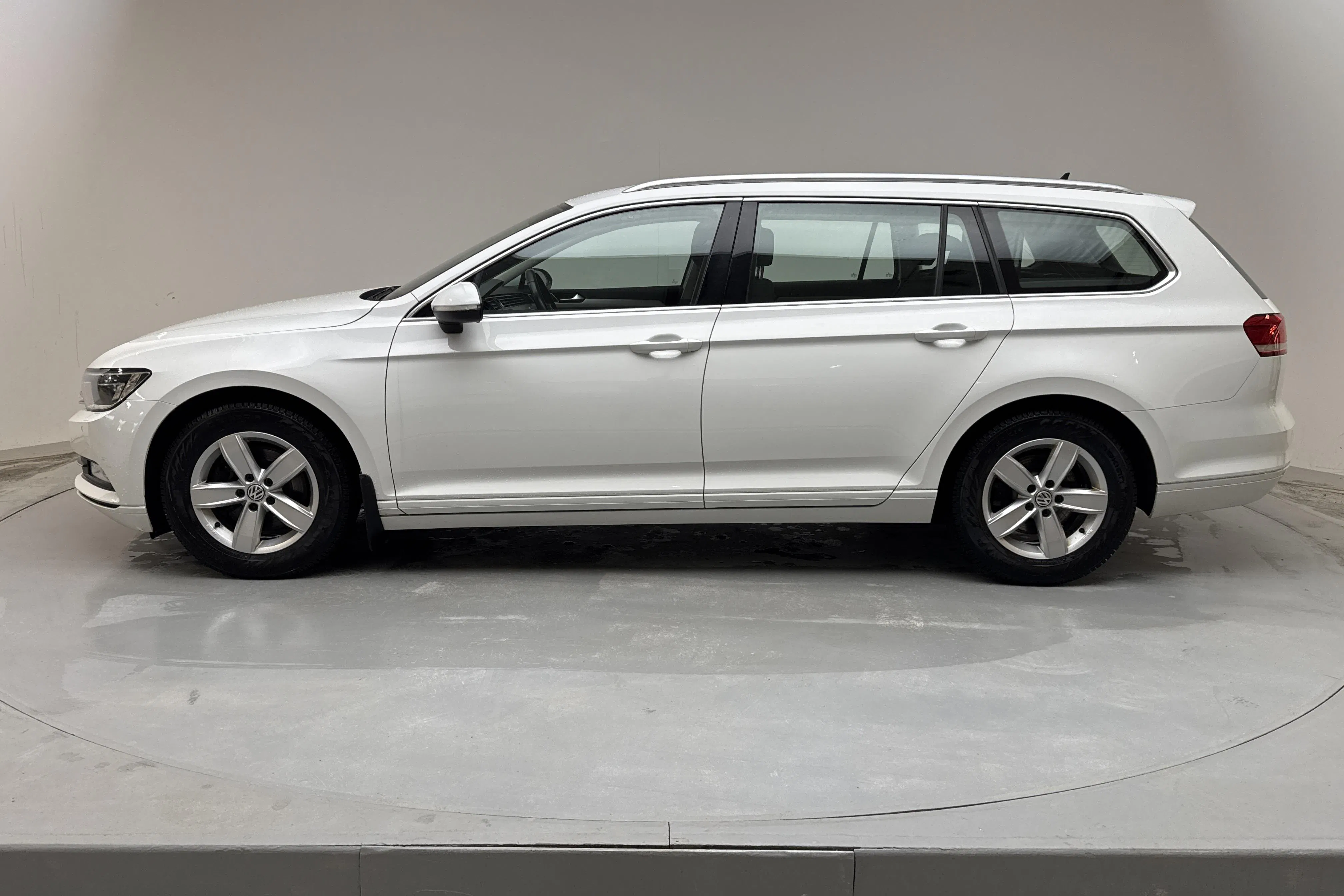 Presentation photo 2 of 14: VW Passat 1.4 TSI Sportscombi (150hk) - 174 590 km - Automatic - white - 2018