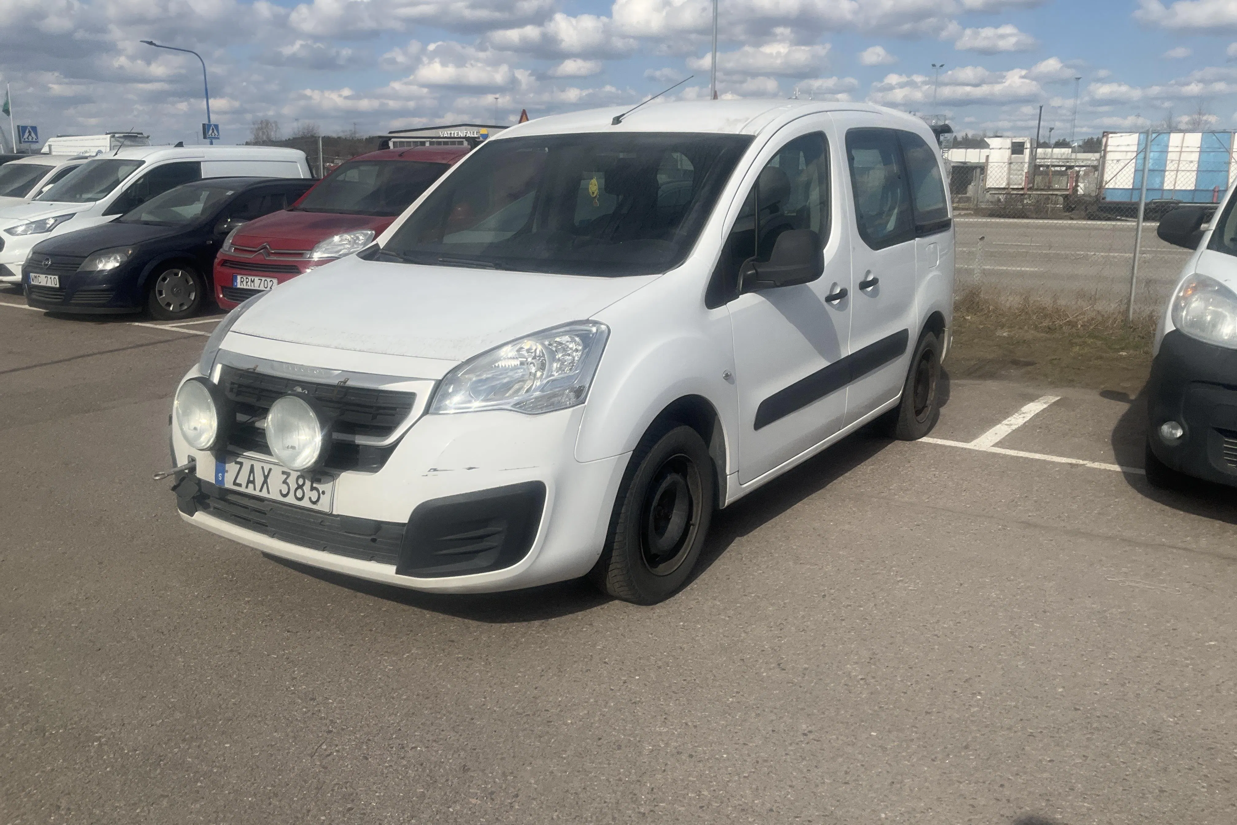 Presentation photo 1 of 11: Peugeot Partner Tepee 1.6 BlueHDi (100hk) - 144 100 km - Manual - white - 2017