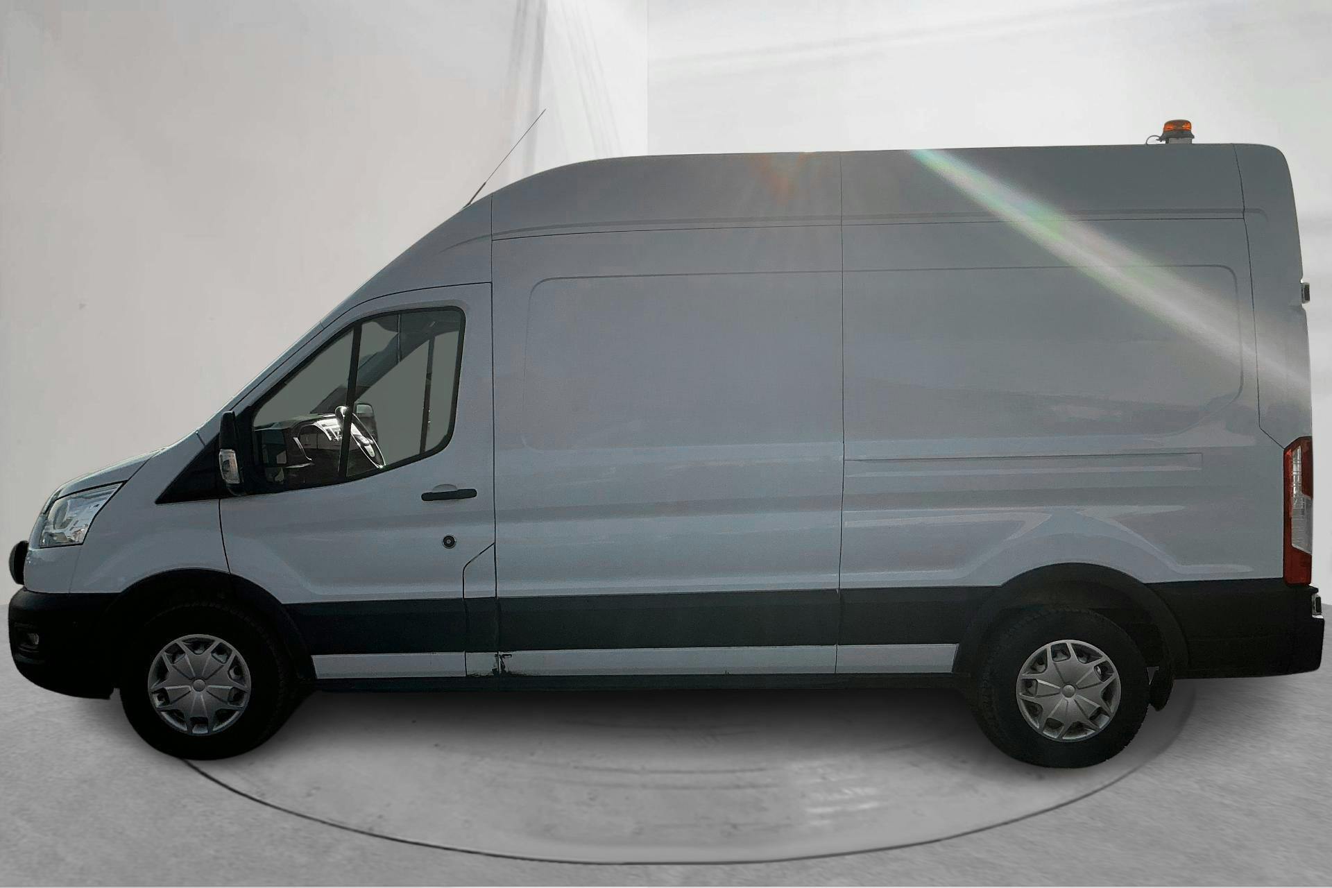 Presentation photo 2 of 13: Ford Transit 350 2.0 TDCi AWD Skåp (130hk) - 126 560 km - Manual - white - 2020