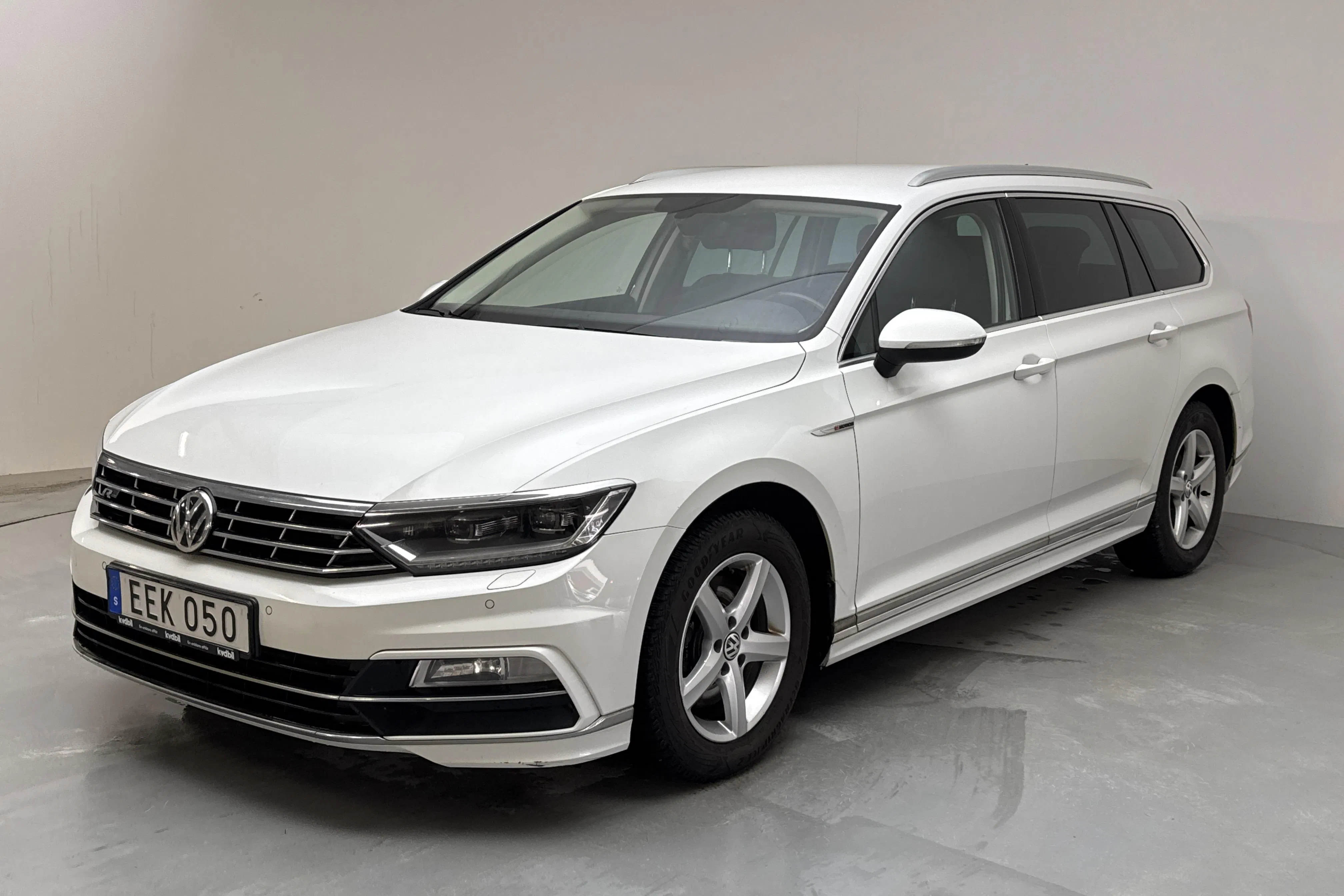 Presentation photo 1 of 14: VW Passat 2.0 TDI Sportscombi 4MOTION (190hk) - 202 790 km - Automatic - white - 2017