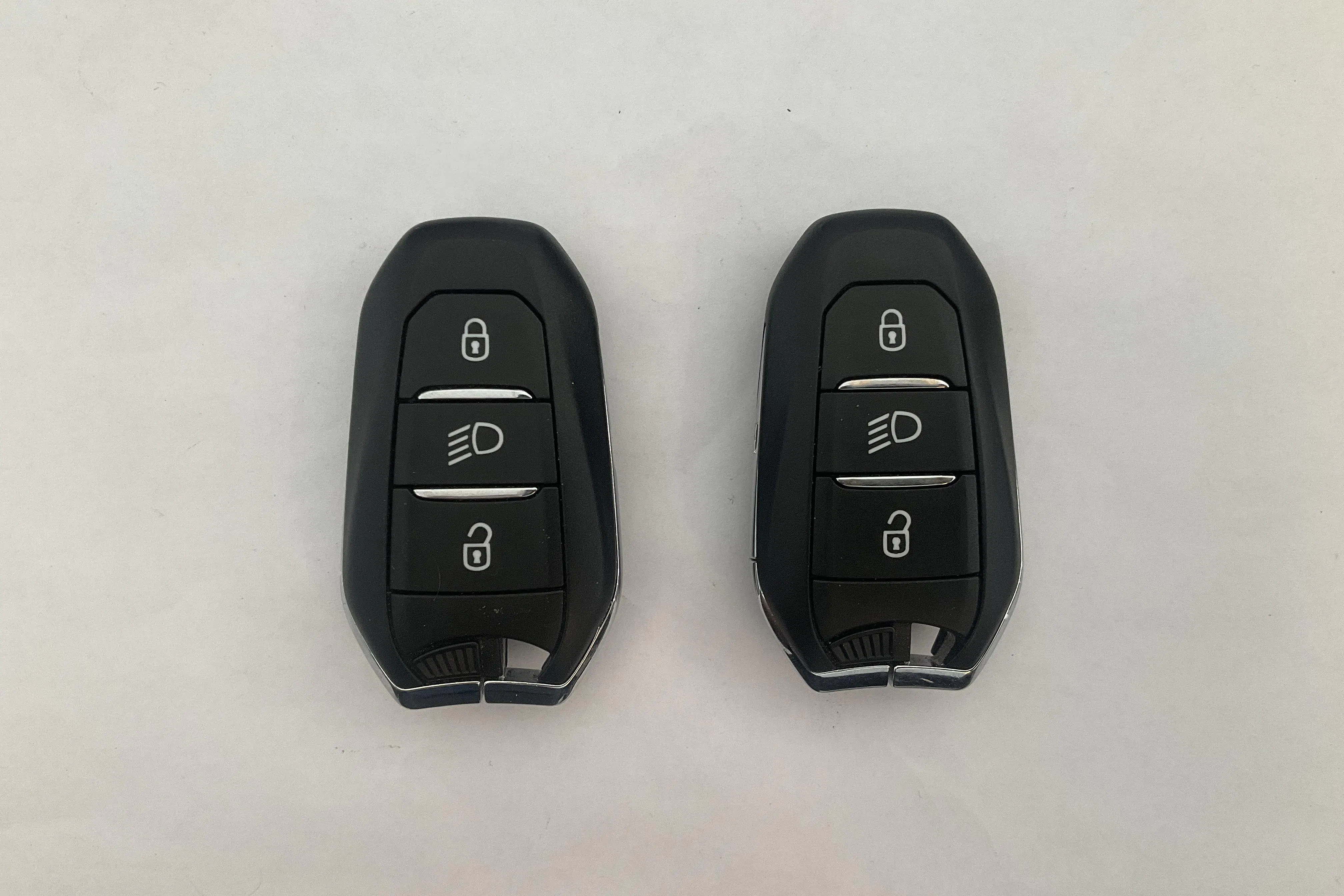 Presentation photo 19 of 19: Peugeot 3008 1.6 Plug-in Hybrid 4 (300hk) - 77 690 km - Automatic - black - 2022