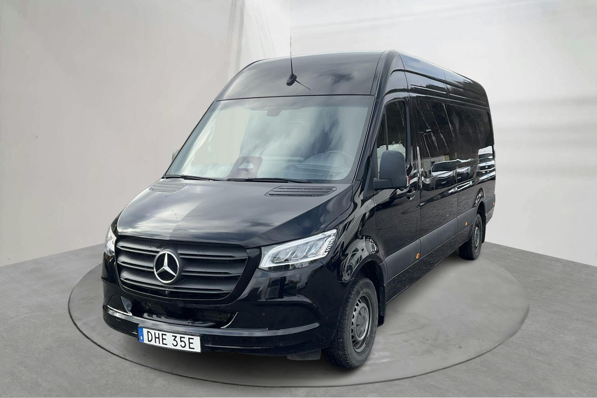Präsentationsfoto 1 von 14: Mercedes Sprinter 319 CDI Skåp RWD (190hk) - 10 830 Kilometer - Verkaufsautomat - Schwarz - 2024