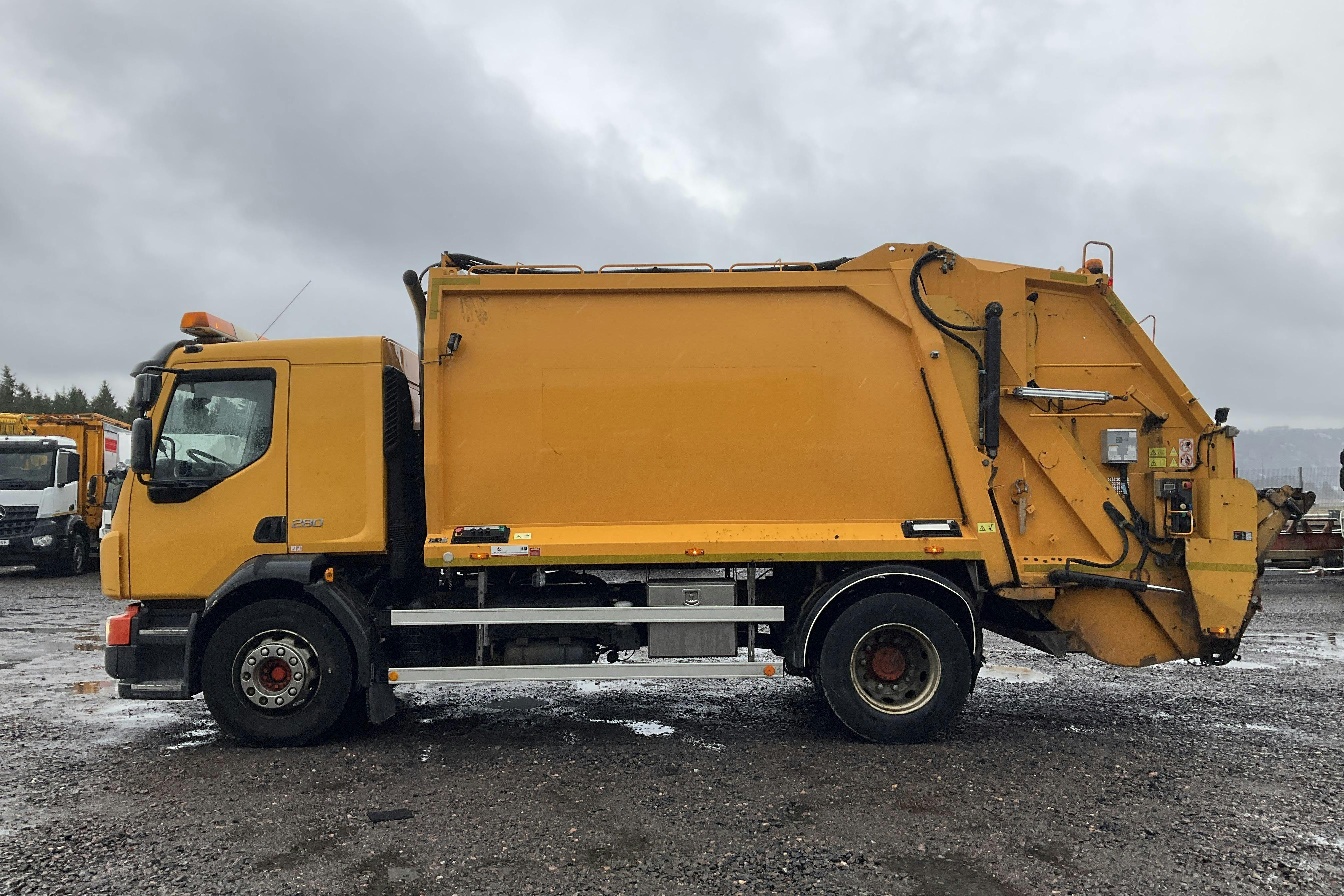 Presentation photo 2 of 43: VOLVO VOLVO FL280 - 119 740 km - Automatic - 2016