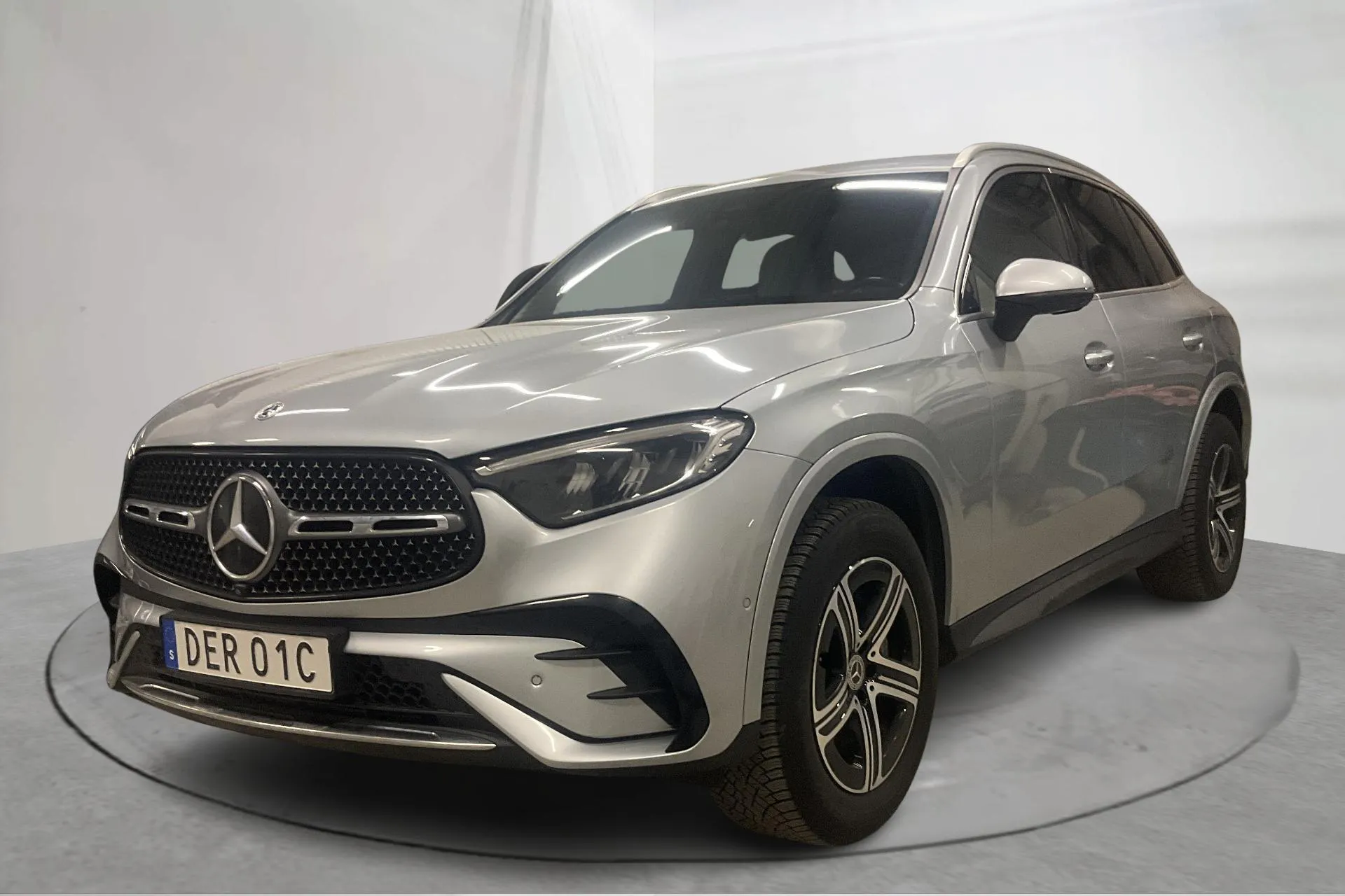 Presentationsfoto 1 av 23: Mercedes GLC 300 e 4MATIC X254 (313hk) - 13 953 mil - Automat - silver - 2023