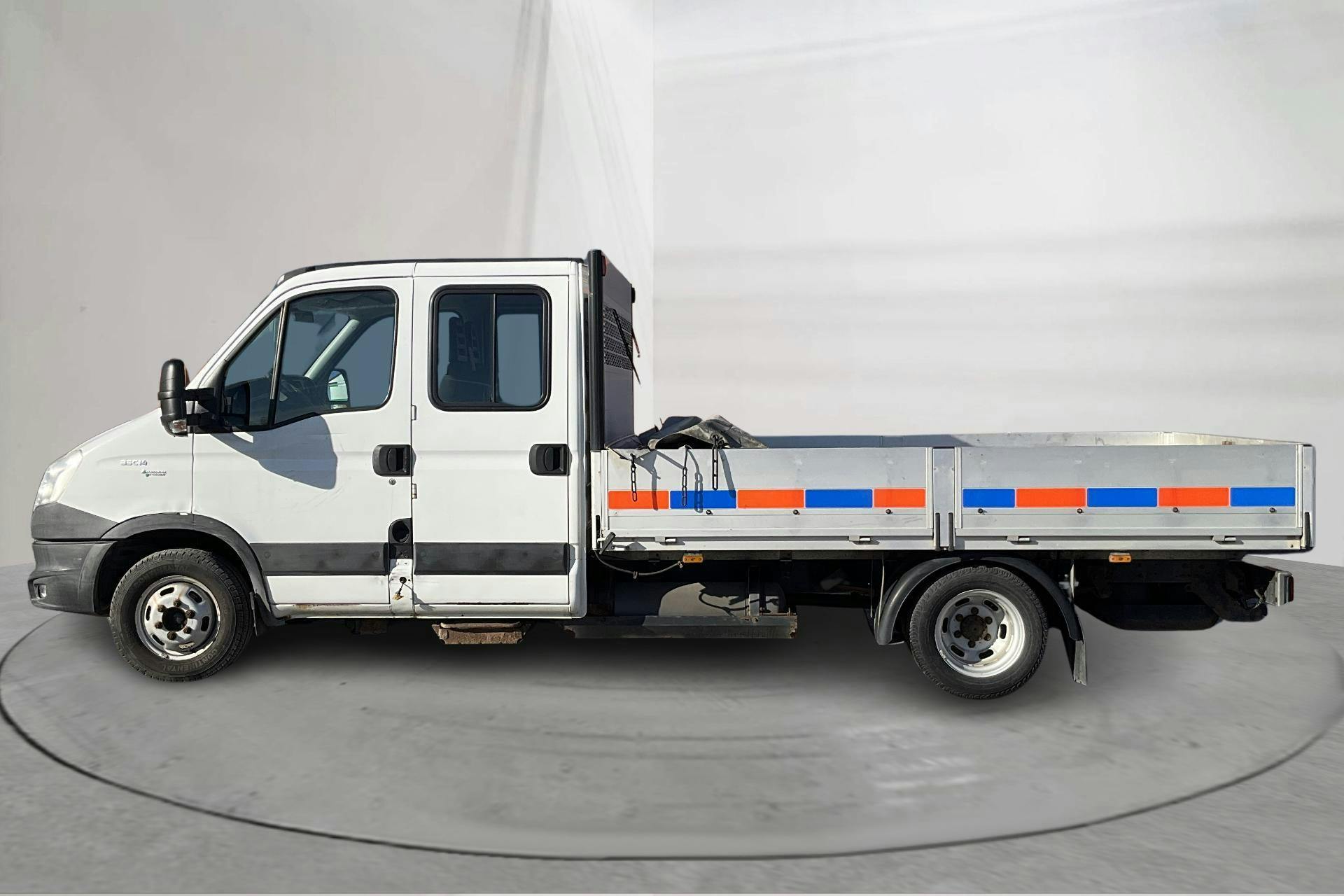 Zdjęcie prezentacyjne 2 z 12: Iveco Daily 35 3.0 CNG Chassi (136hk) - 100 070 km - Automatyczna - biały - 2013