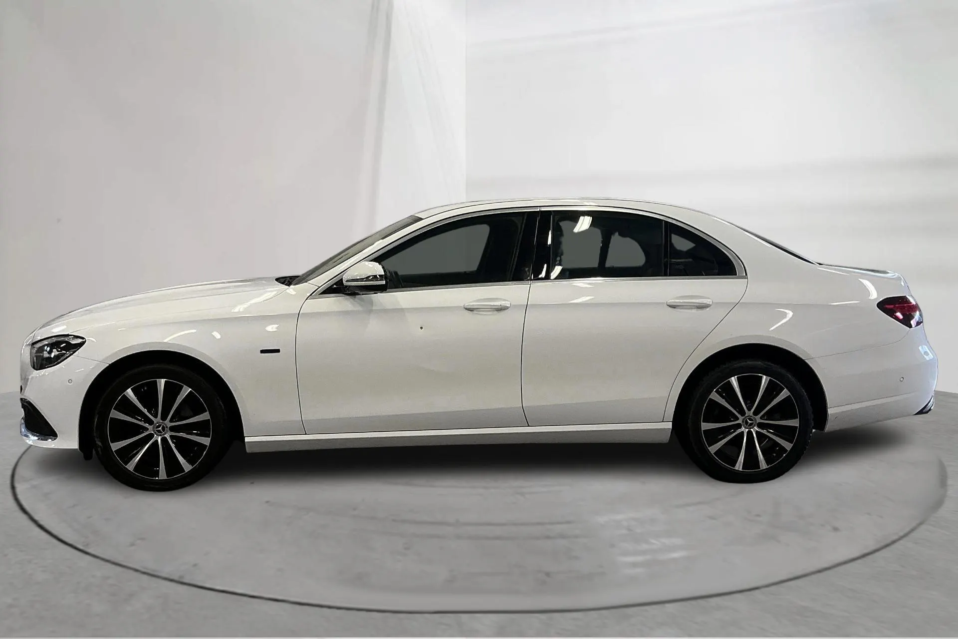 Presentationsfoto 2 av 17: Mercedes E 300 de Sedan W213 (306hk) - 14 314 mil - Automat - vit - 2021