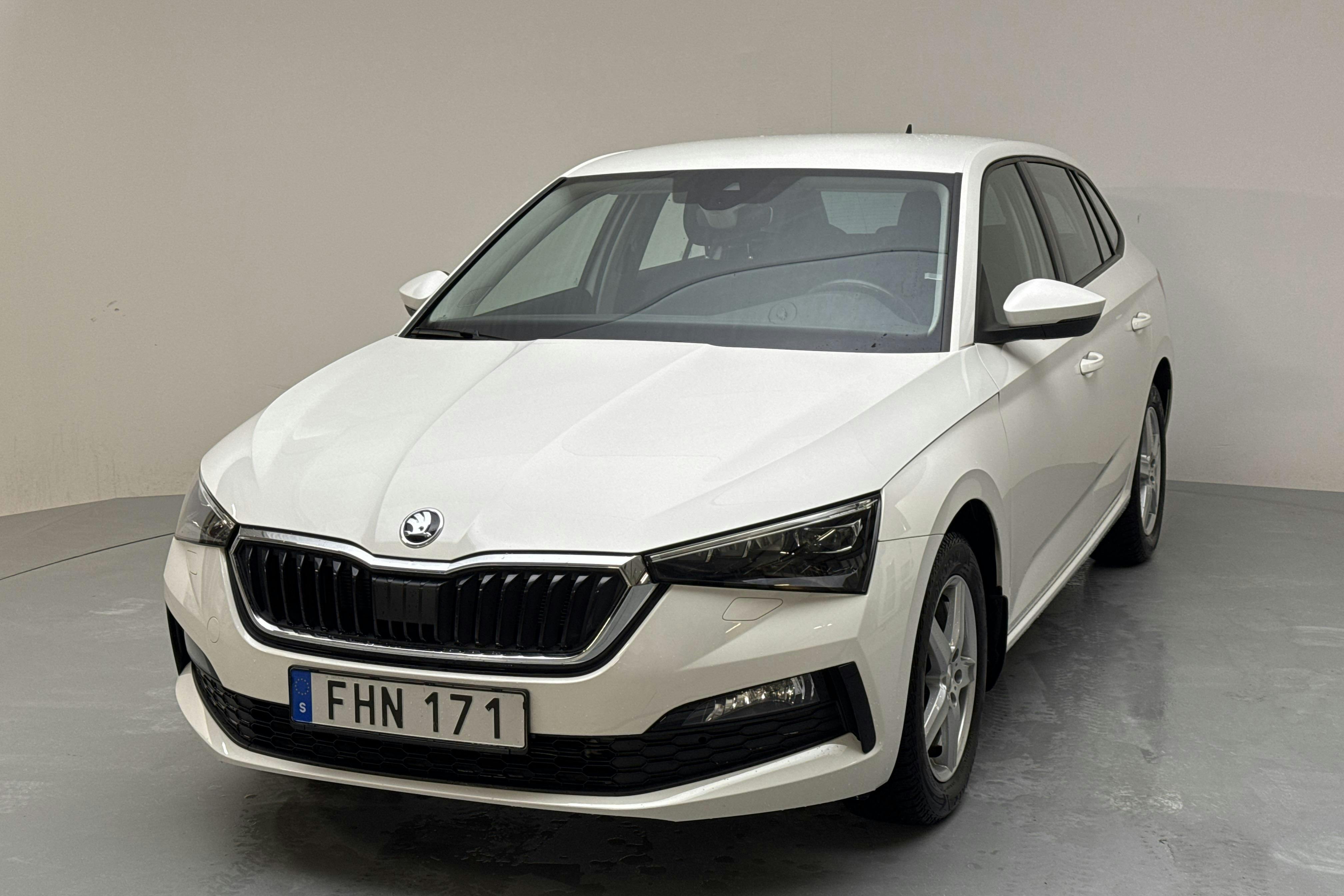 Presentationsfoto 1 av 15: Skoda Scala 1.0 TSI 5dr (115hk) - 5 561 mil - Automat - vit - 2020