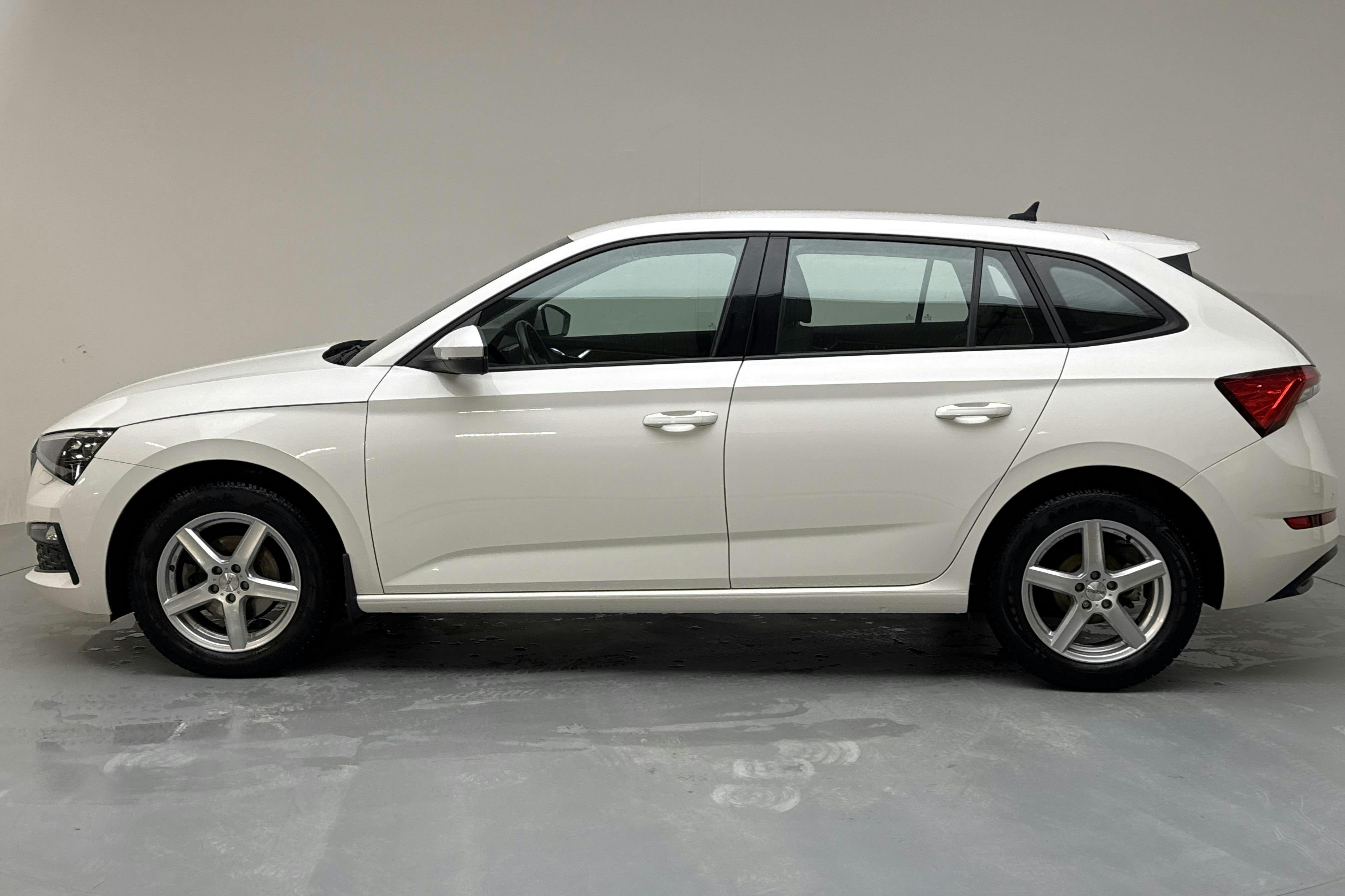 Presentationsfoto 2 av 15: Skoda Scala 1.0 TSI 5dr (115hk) - 5 561 mil - Automat - vit - 2020
