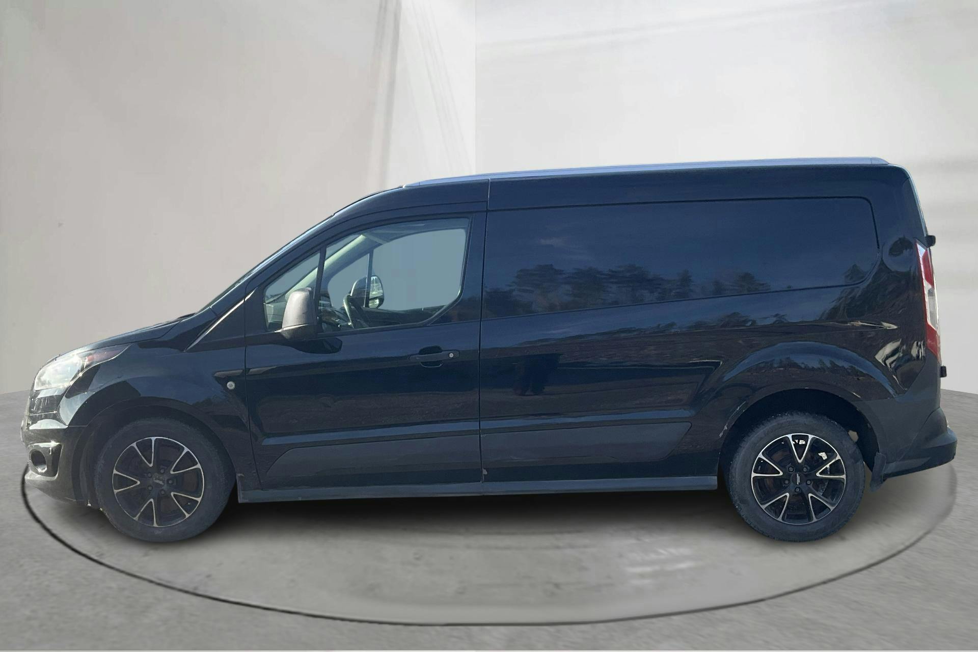 Presentationsfoto 2 av 13: Ford Transit Connect 1.5 TDCi (120hk) - 21 255 mil - Automat - svart - 2016