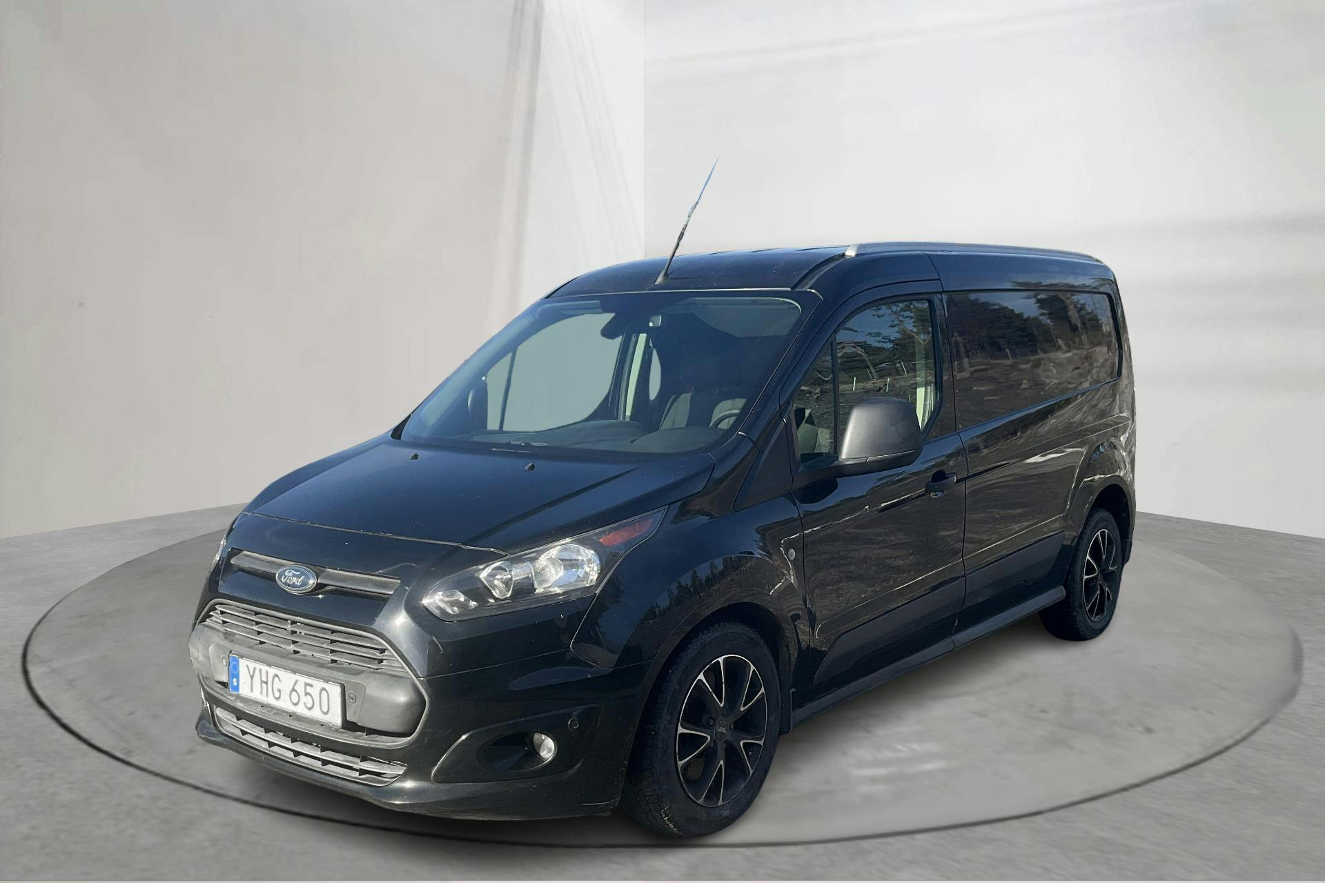 Presentationsfoto 1 av 13: Ford Transit Connect 1.5 TDCi (120hk) - 21 255 mil - Automat - svart - 2016