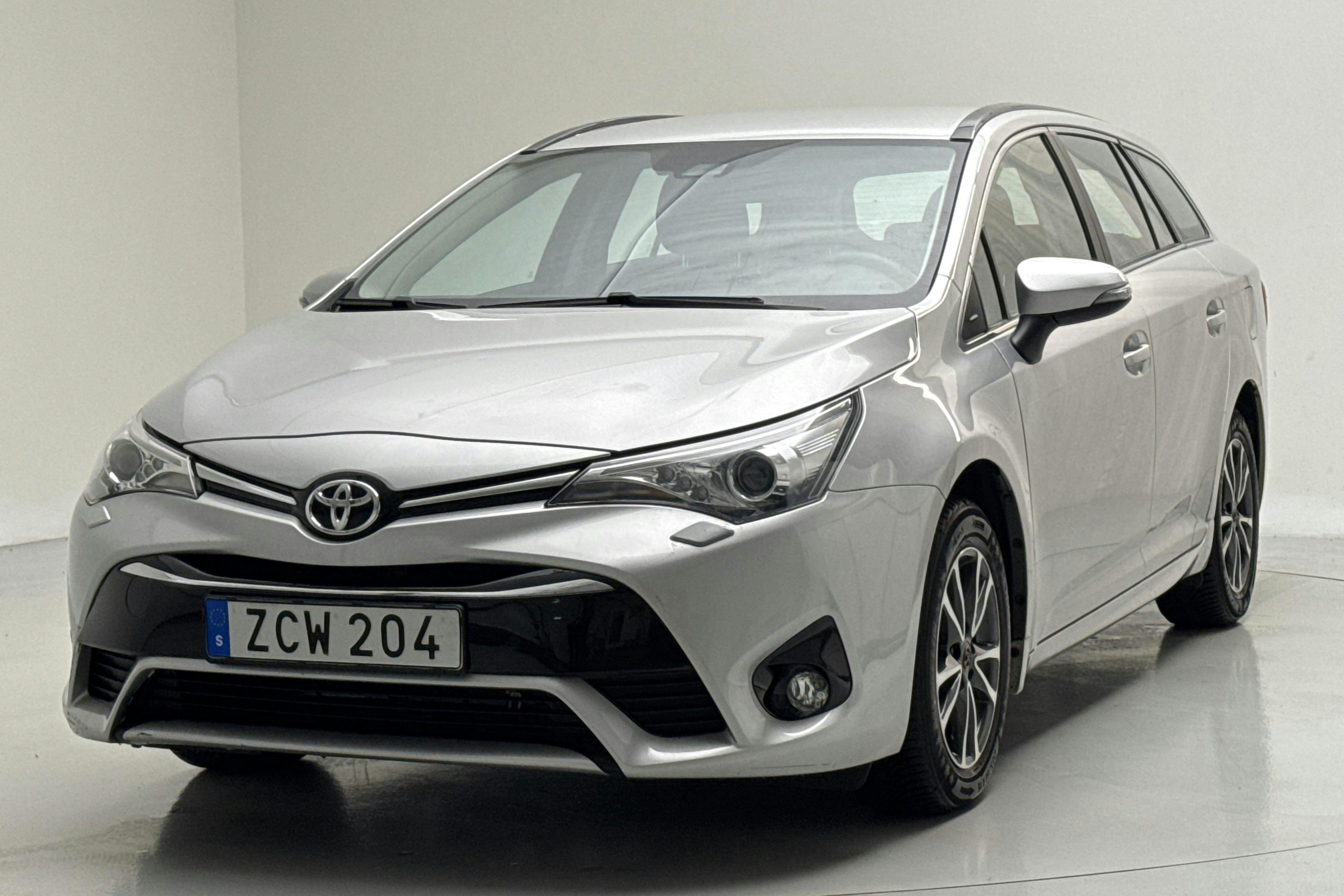 Presentation photo 1 of 12: Toyota Avensis 1.8 Touring Sports (147hk) - 38 150 km - Manual - silver - 2018