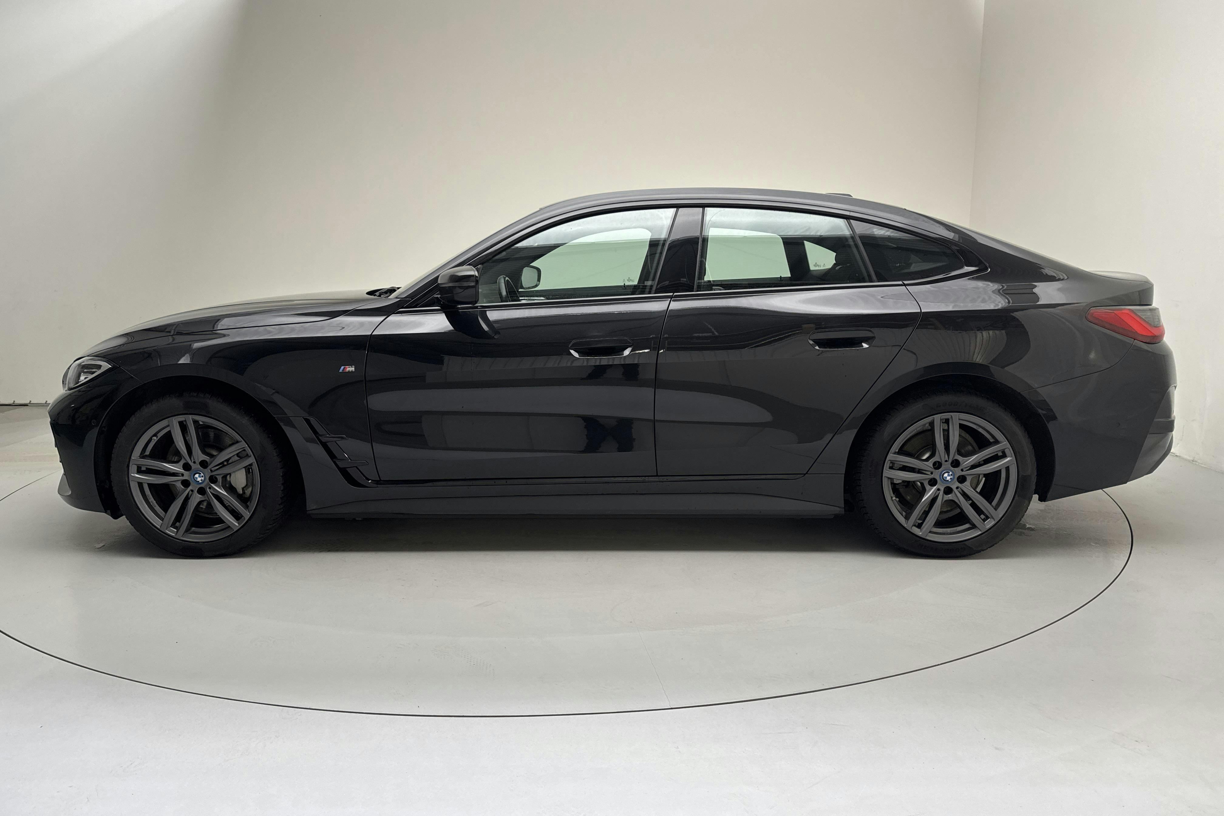Presentation photo 2 of 18: BMW i4 eDrive40, G26 (340hk) - 136 340 km - Automatic - black - 2023