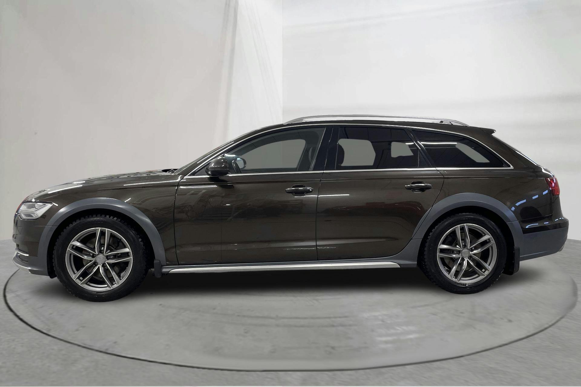 Presentationsfoto 2 av 18: Audi A6 Allroad 3.0 TDI quattro (218hk) - 16 056 mil - Automat - brun - 2016