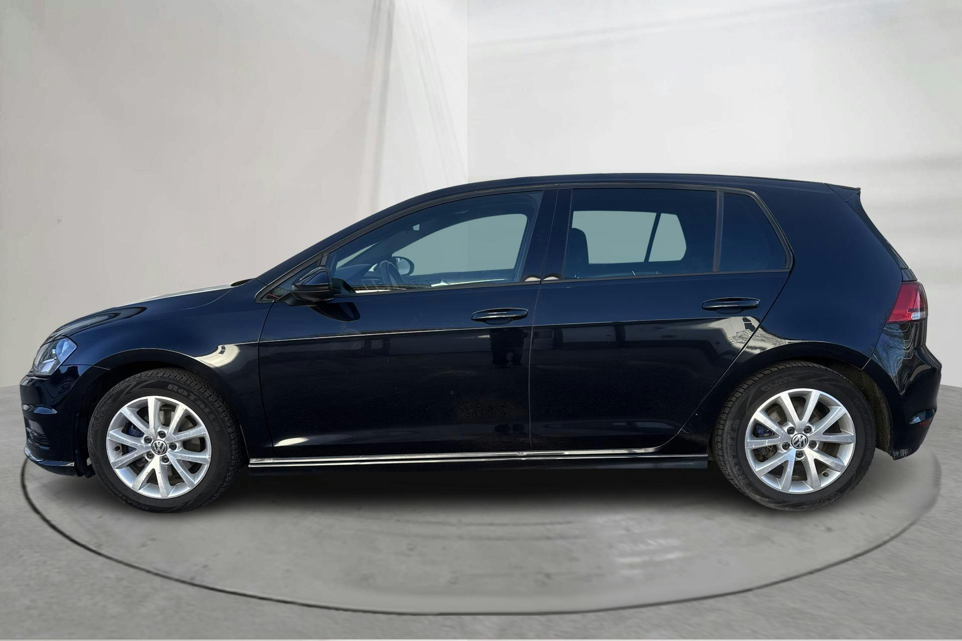 Presentationsfoto 2 av 15: VW Golf VII 1.4 TSI 5dr (140hk) - 23 695 mil - Automat - svart - 2015