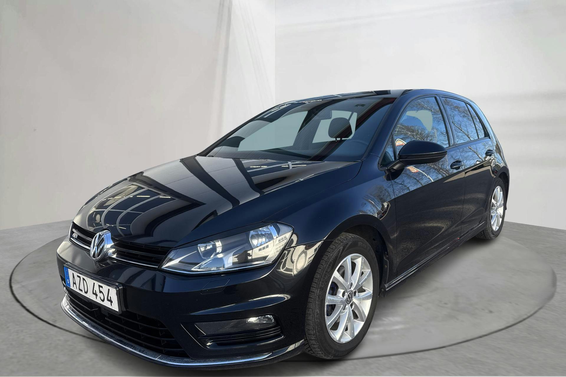 Presentationsfoto 1 av 15: VW Golf VII 1.4 TSI 5dr (140hk) - 23 695 mil - Automat - svart - 2015