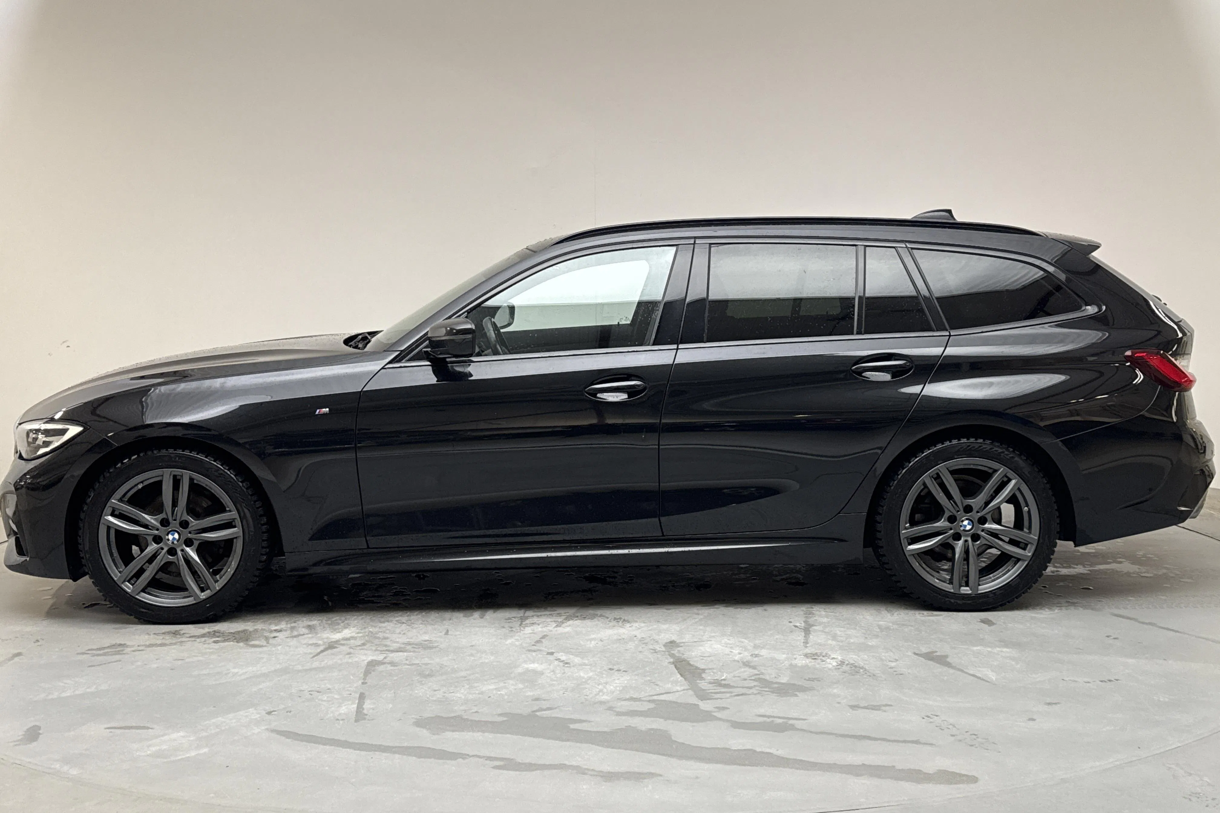 Presentation photo 2 of 14: BMW 320d xDrive Touring, G21 (190hk+11hk) - 116 900 km - Automatic - black - 2021