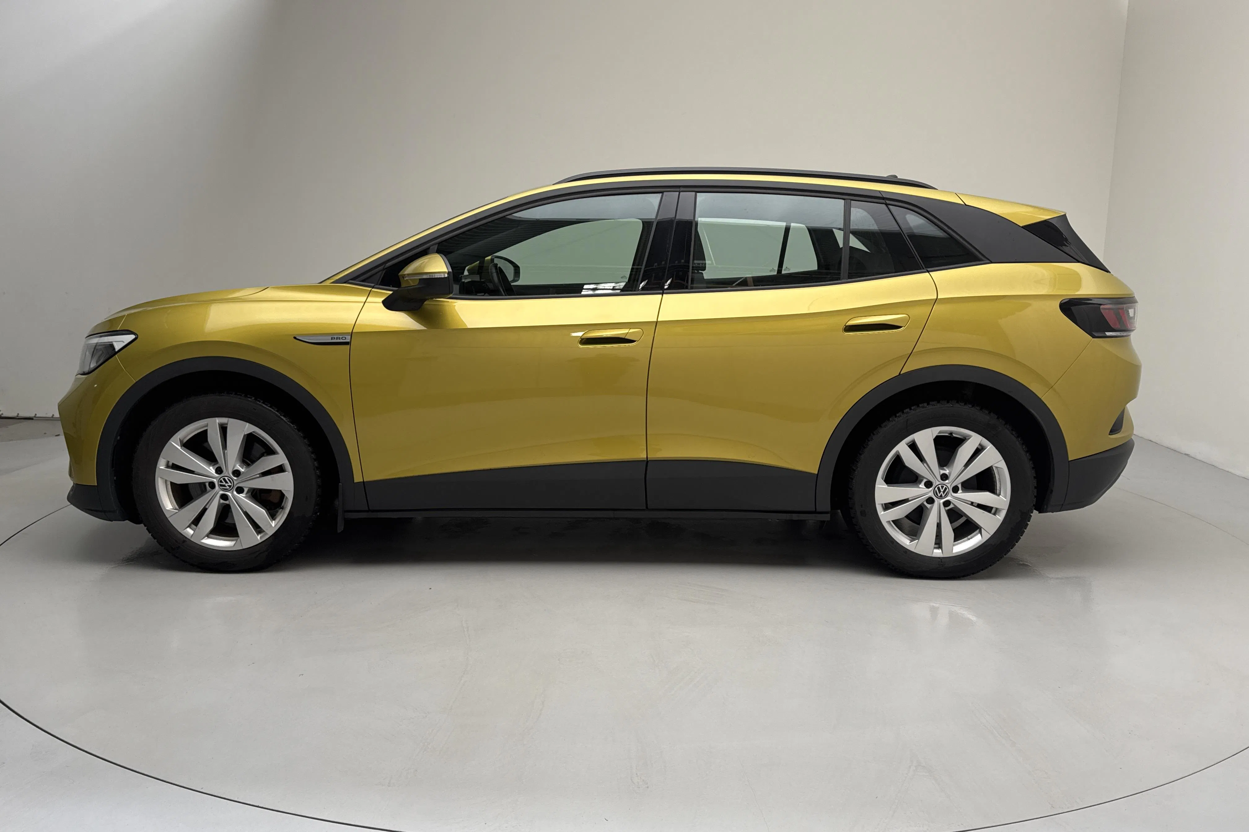 Presentationsfoto 2 av 15: VW ID.4 77kWh (204hk) - 8 993 mil - Automat - gul - 2021