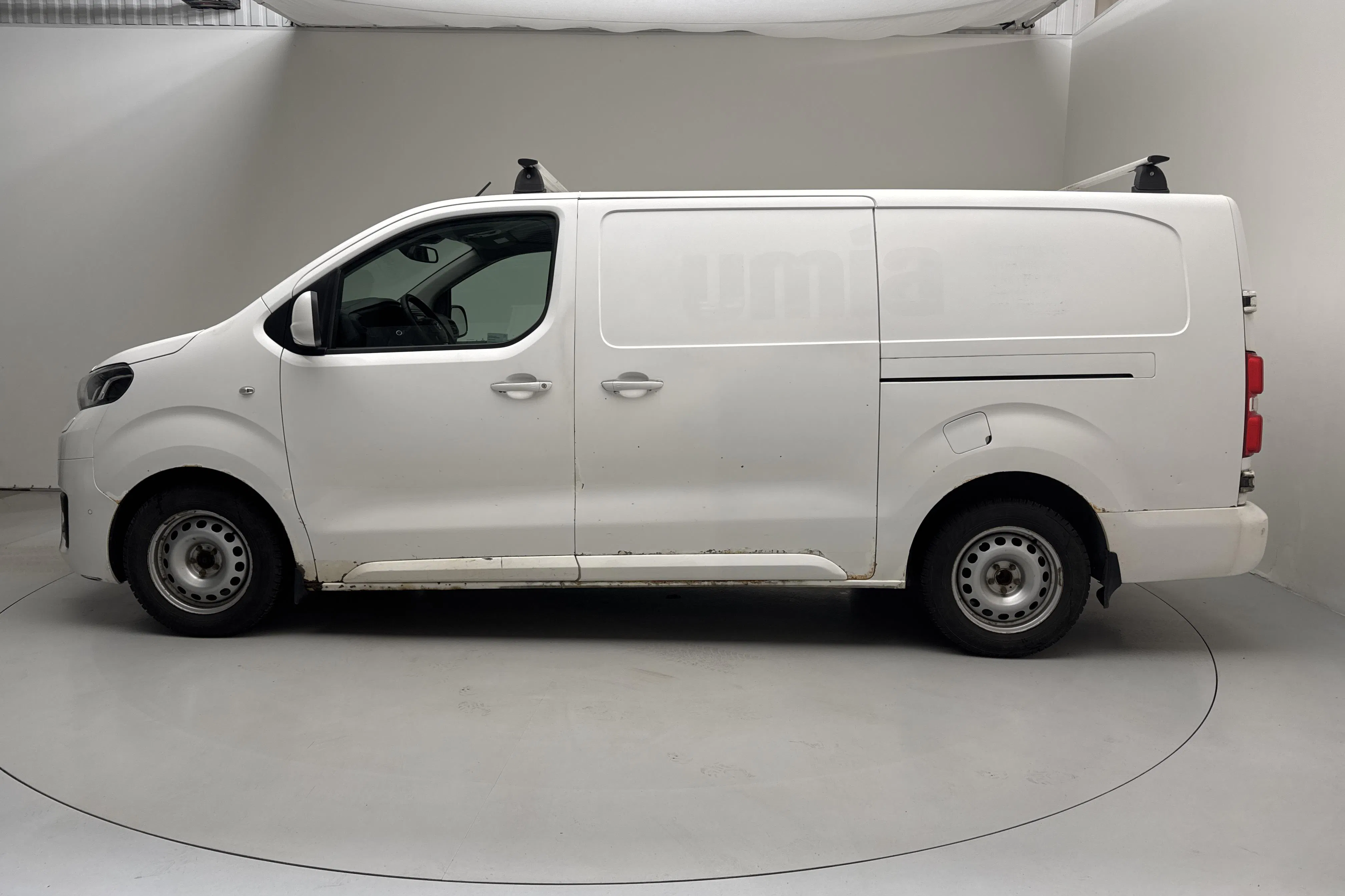 Presentationsfoto 2 av 14: Toyota PROACE 2.0D (120hk) - 19 269 mil - Manuell - vit - 2018