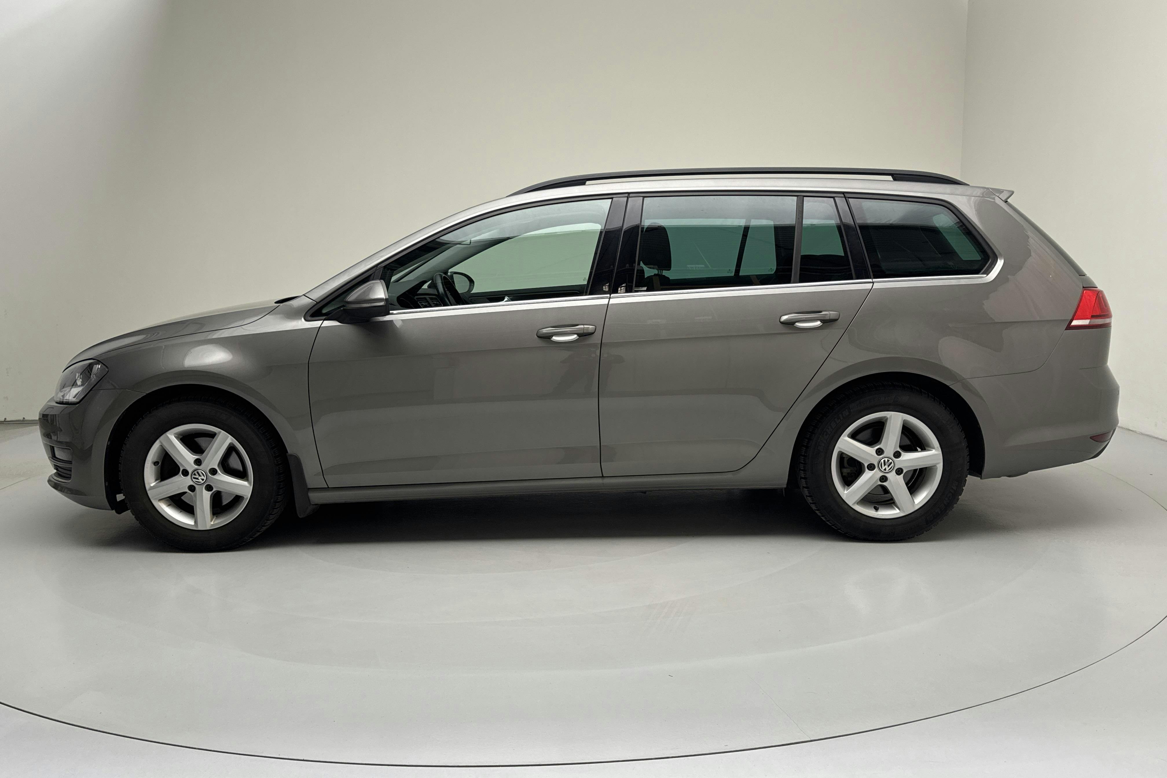 Presentation photo 2 of 13: VW Golf VII 1.4 TSI Sportscombi (140hk) - 176 490 km - Manual - gray - 2015