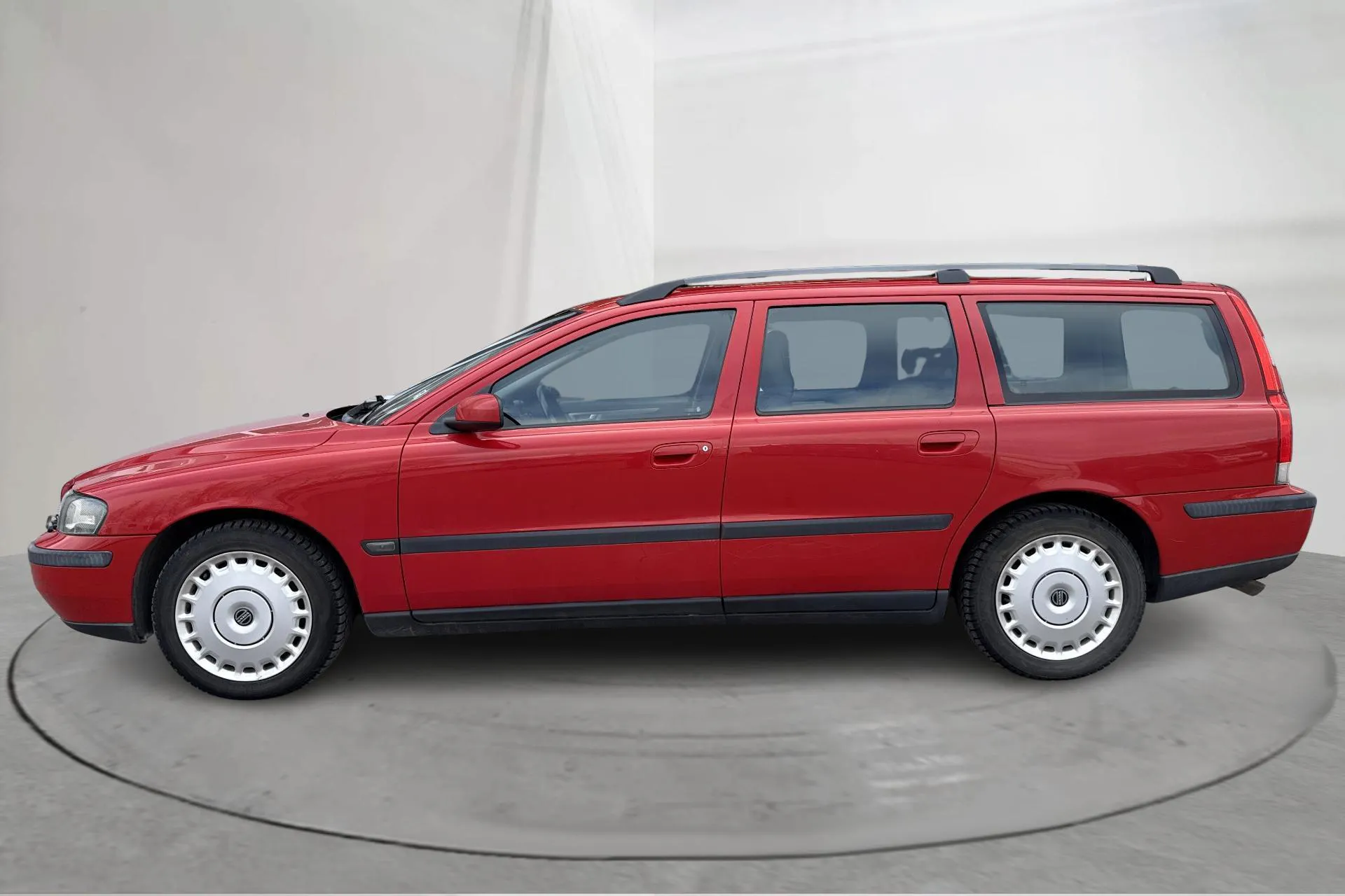 Presentationsfoto 2 av 16: Volvo V70 2.5T (210hk) - 19 358 mil - Automat - röd - 2004