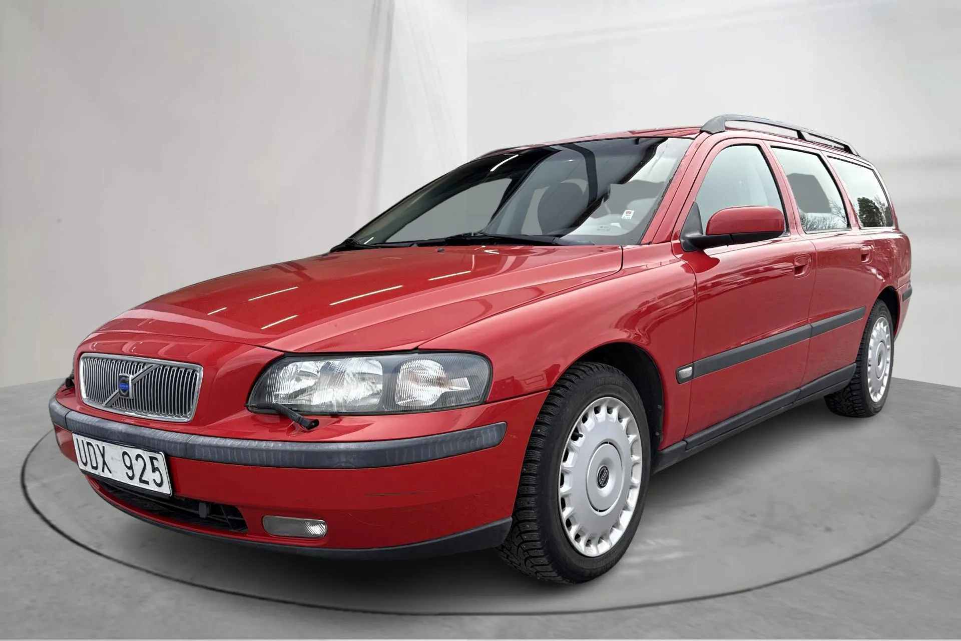 Presentationsfoto 1 av 16: Volvo V70 2.5T (210hk) - 19 358 mil - Automat - röd - 2004