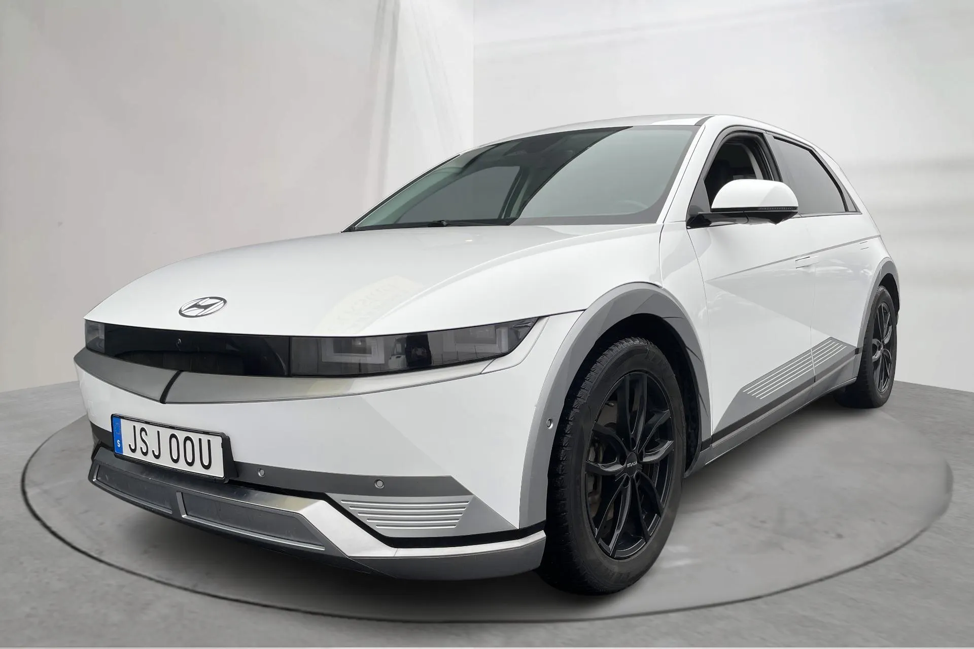 Presentationsfoto 1 av 20: Hyundai IONIQ 5 77.4kWh (217hk) - 7 420 mil - Automat - vit - 2023