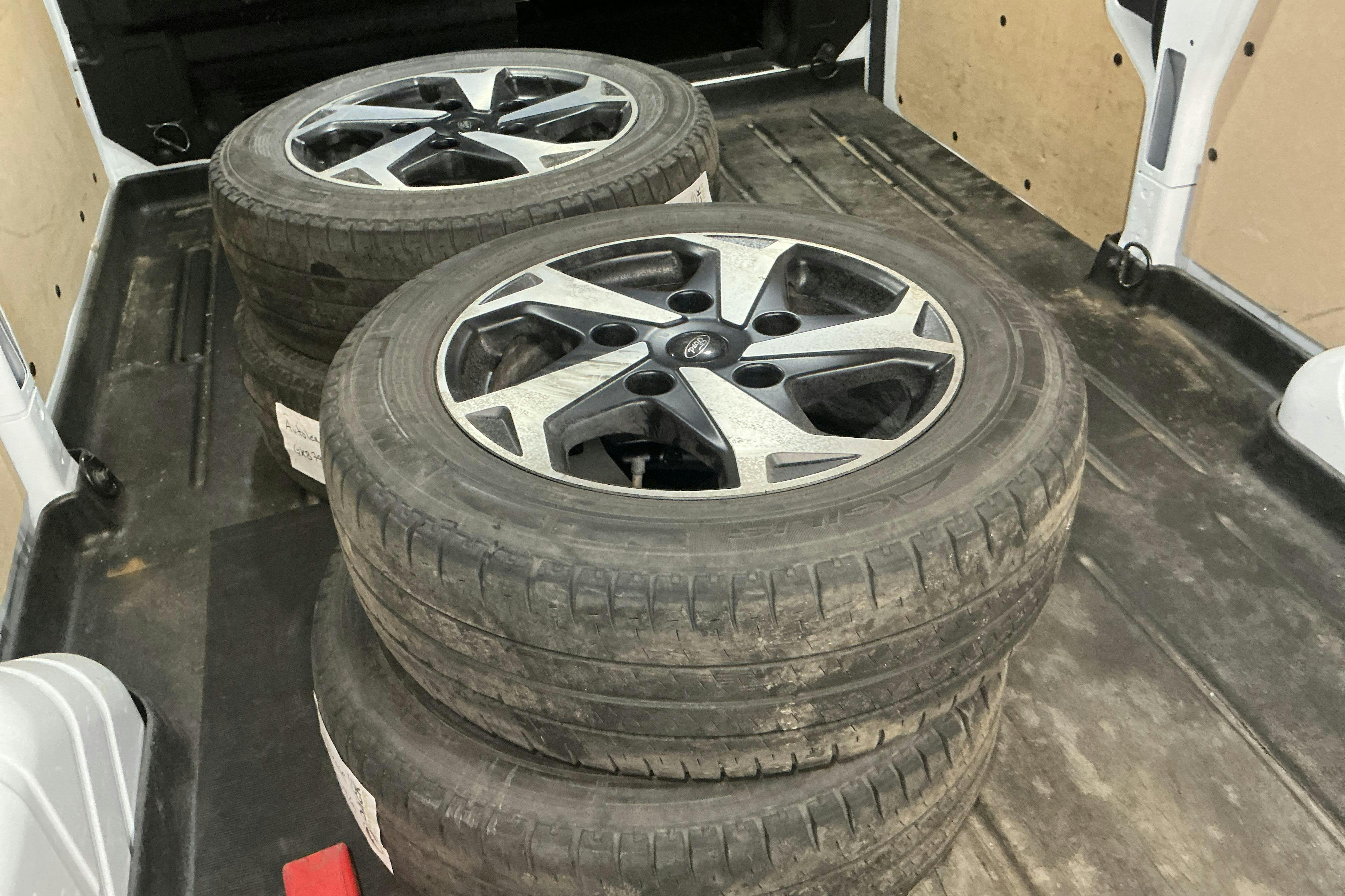 Presentation photo 13 of 13: Ford Transit Custom 300 (170hk) - 149 240 km - Automatic - white - 2022