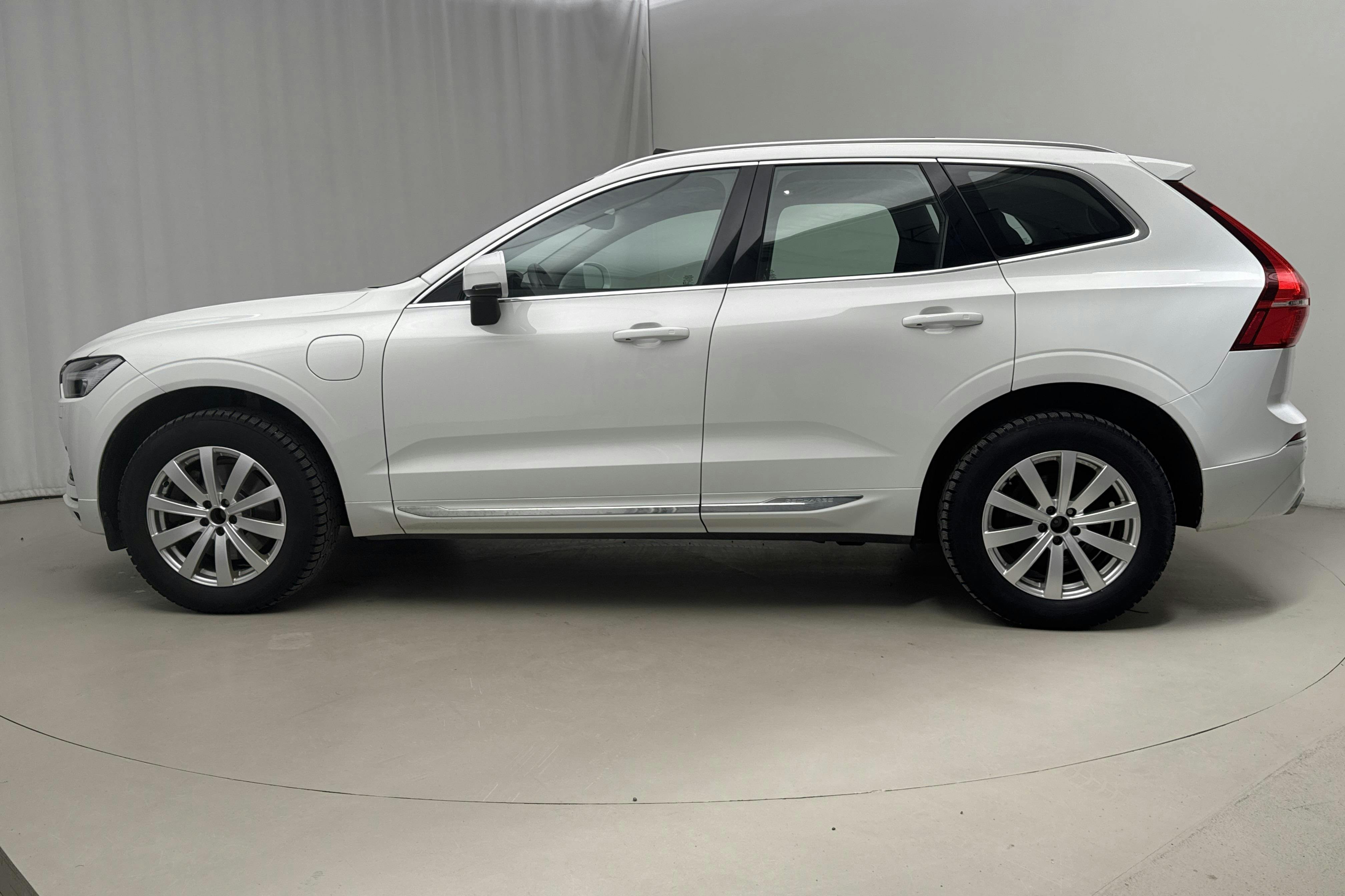 Presentationsfoto 2 av 22: Volvo XC60 T6 AWD Recharge (340hk) - 14 966 mil - Automat - vit - 2021