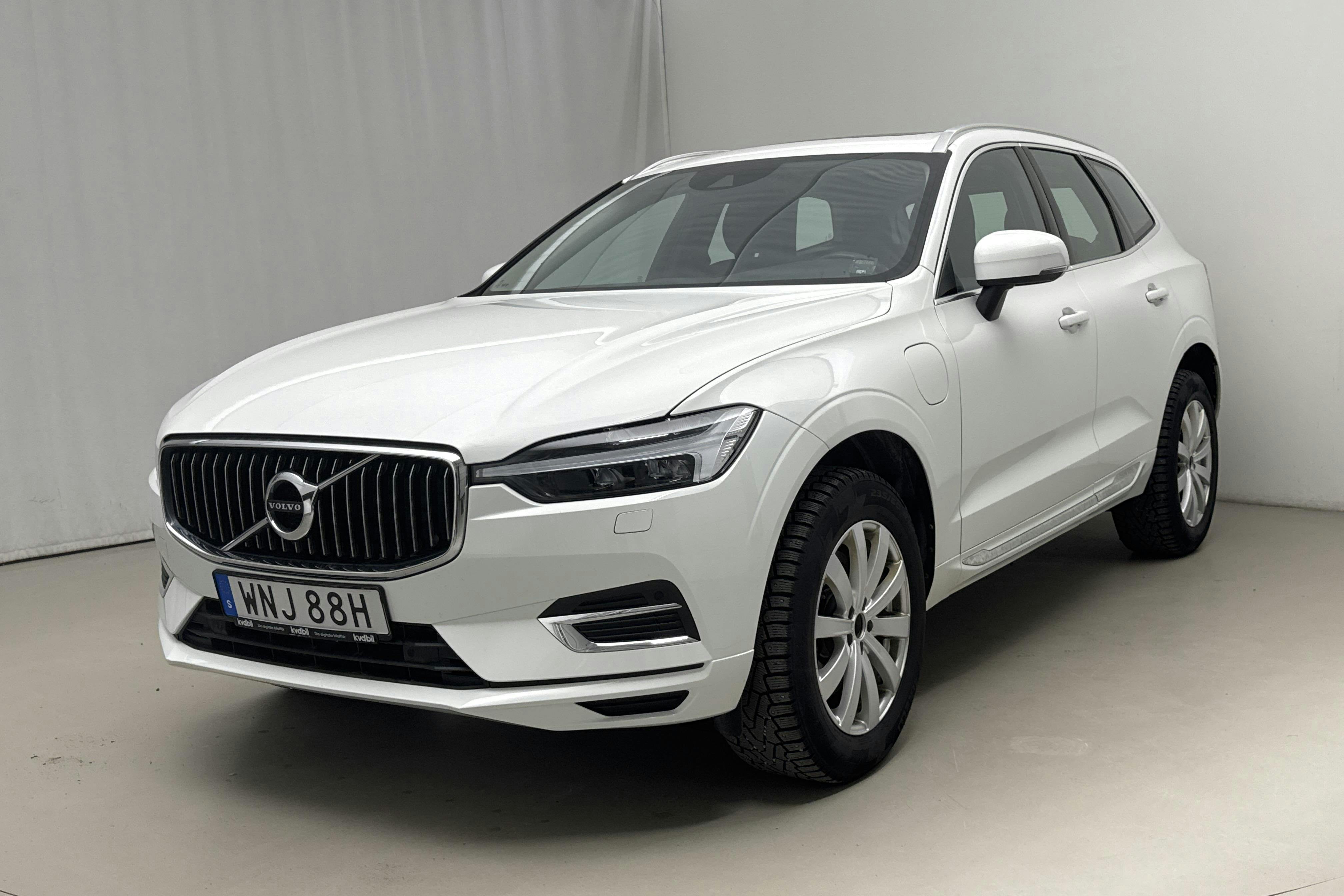 Presentationsfoto 1 av 22: Volvo XC60 T6 AWD Recharge (340hk) - 14 966 mil - Automat - vit - 2021