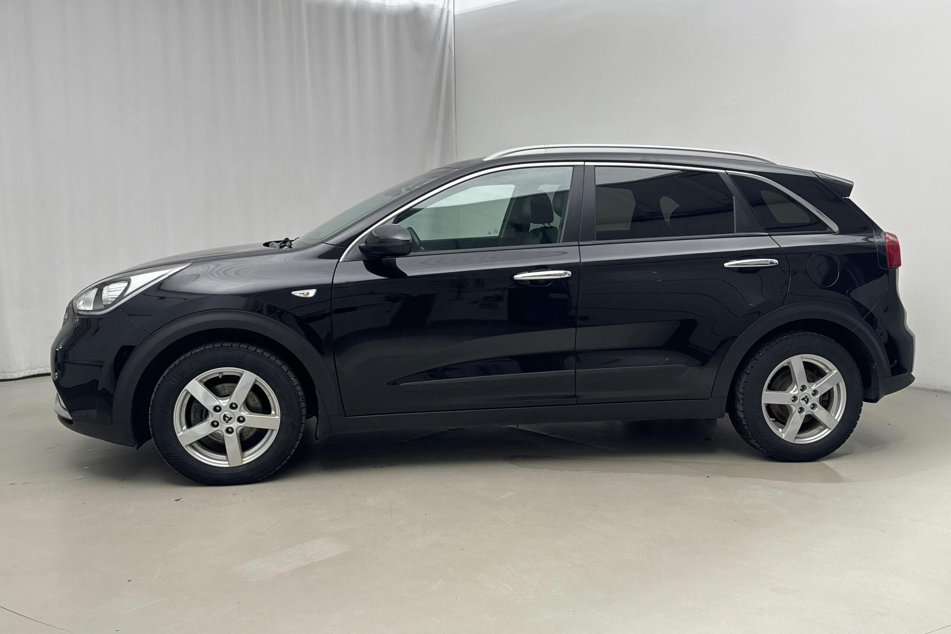 Presentation photo 2 of 19: KIA Niro Hybrid 1.6 (141hk) - 78 060 km - Automatic - black - 2017