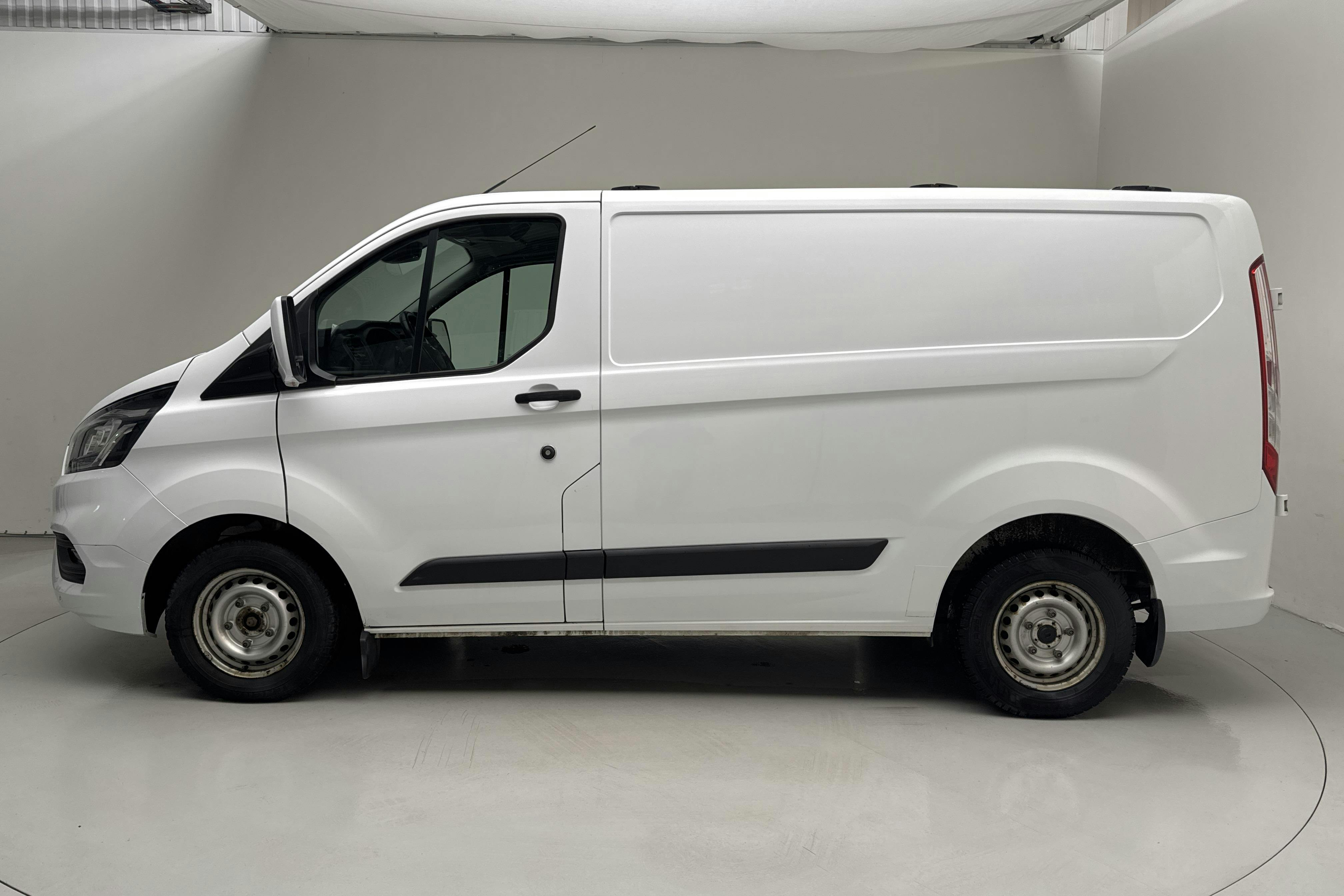Presentation photo 2 of 17: Ford Transit Custom 2.0L EcoBlue (136hk) - 75 860 km - Automatic - white - 2022