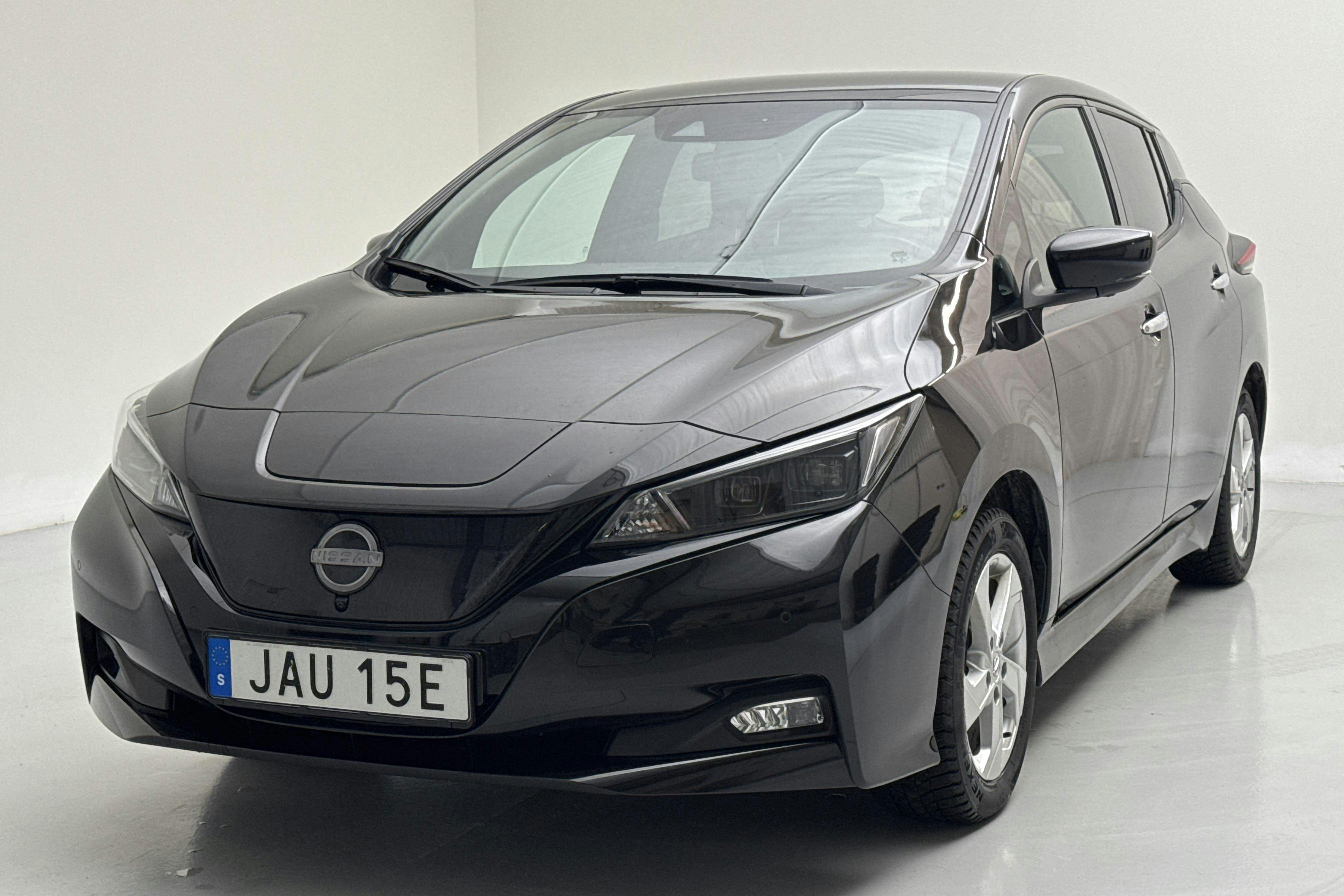 Presentation photo 1 of 16: Nissan LEAF 5dr 40kWh (150hk) - 53 200 km - Automatic - black - 2023